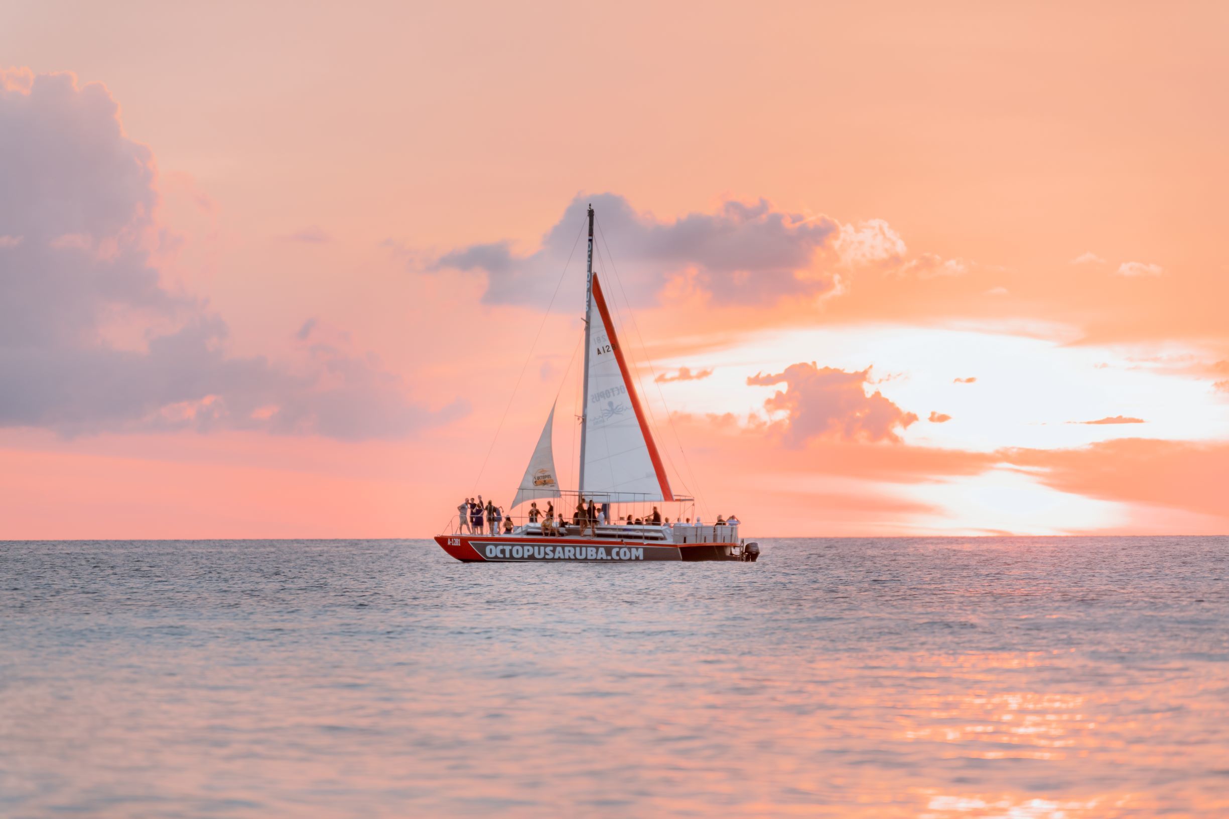 Noord: Happy Hour Sunset Cruise – Aruba