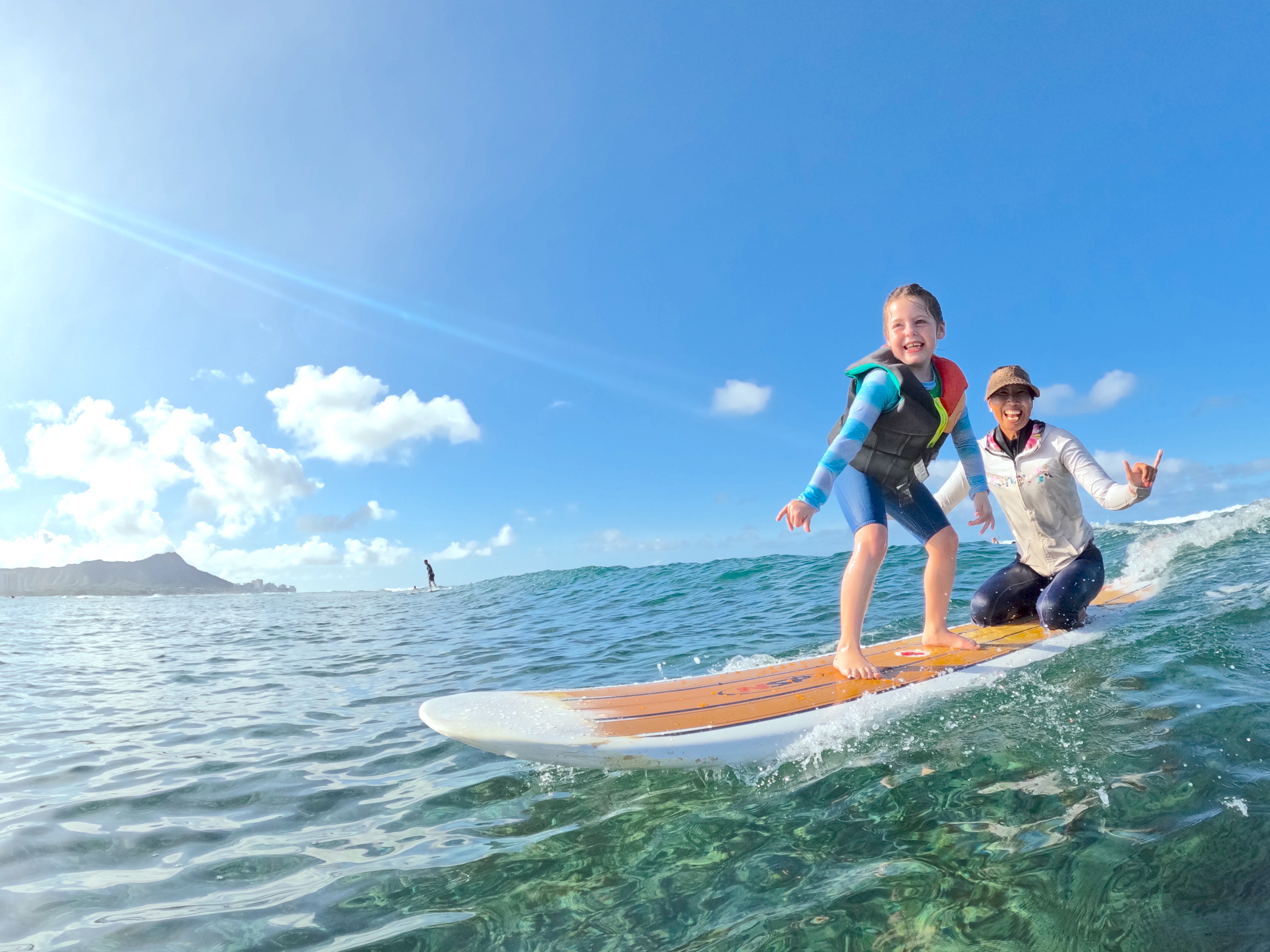 Oahu: Kids Surfing Lesson in Waikiki Beach (up to 12) – Honolulu, Hawaii