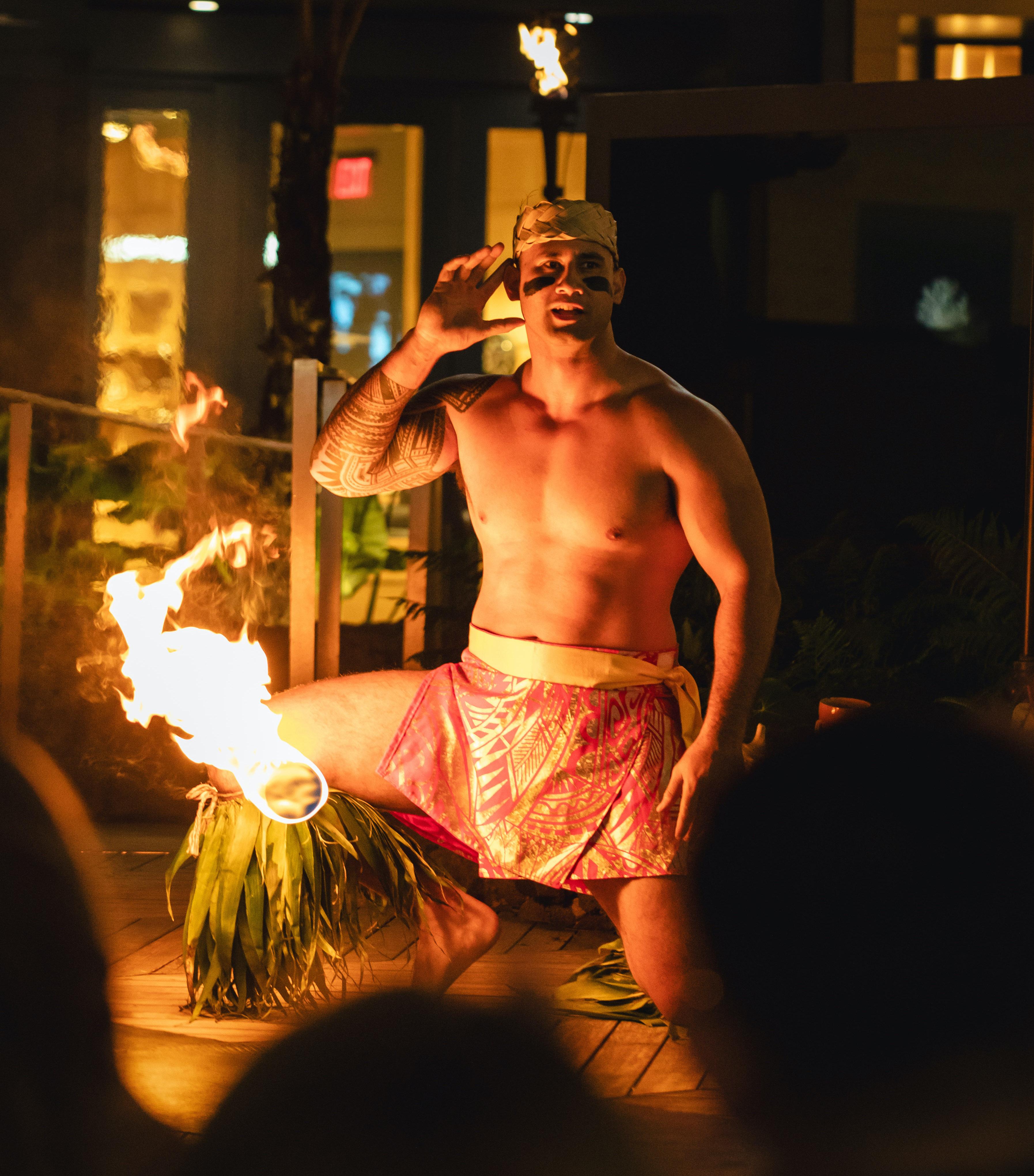 Oahu: Queens Waikiki Luau – Honolulu, Hawaii