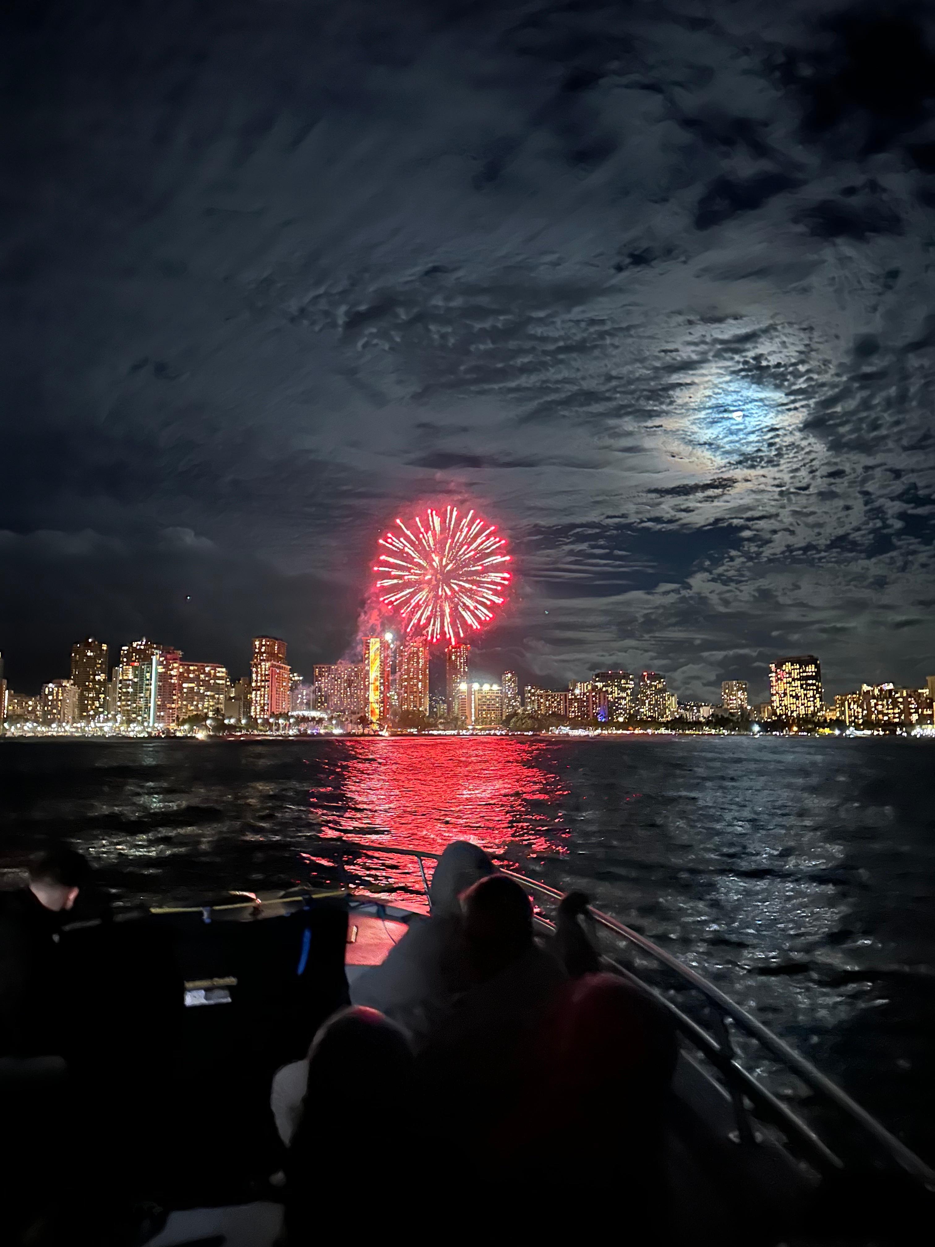 Oahu: Waikiki Fireworks Boat Cruise from Oahu – Honolulu, Hawaii