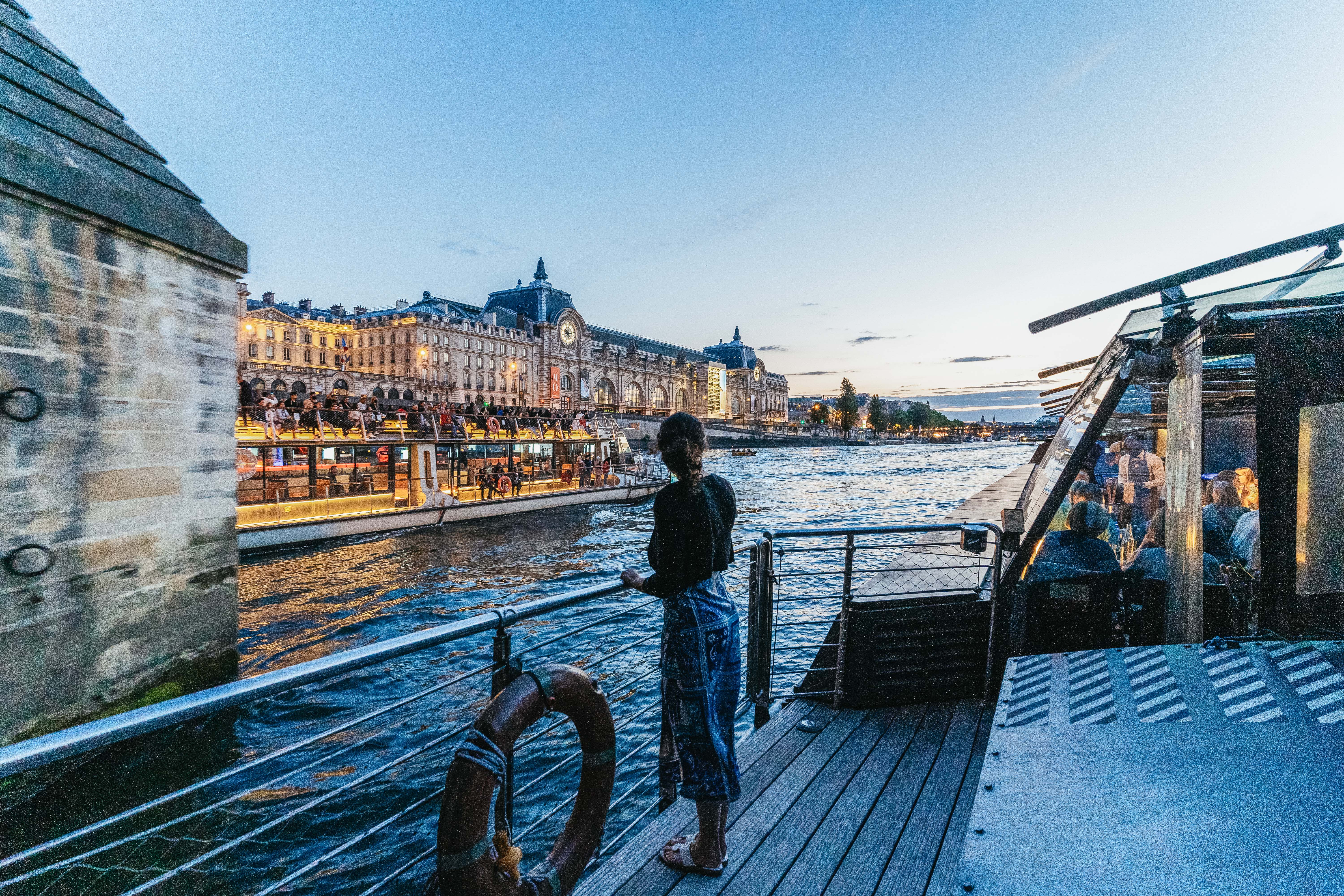 Paris: 3-Course-Dinner Cruise on the Seine with live music – Paris, France