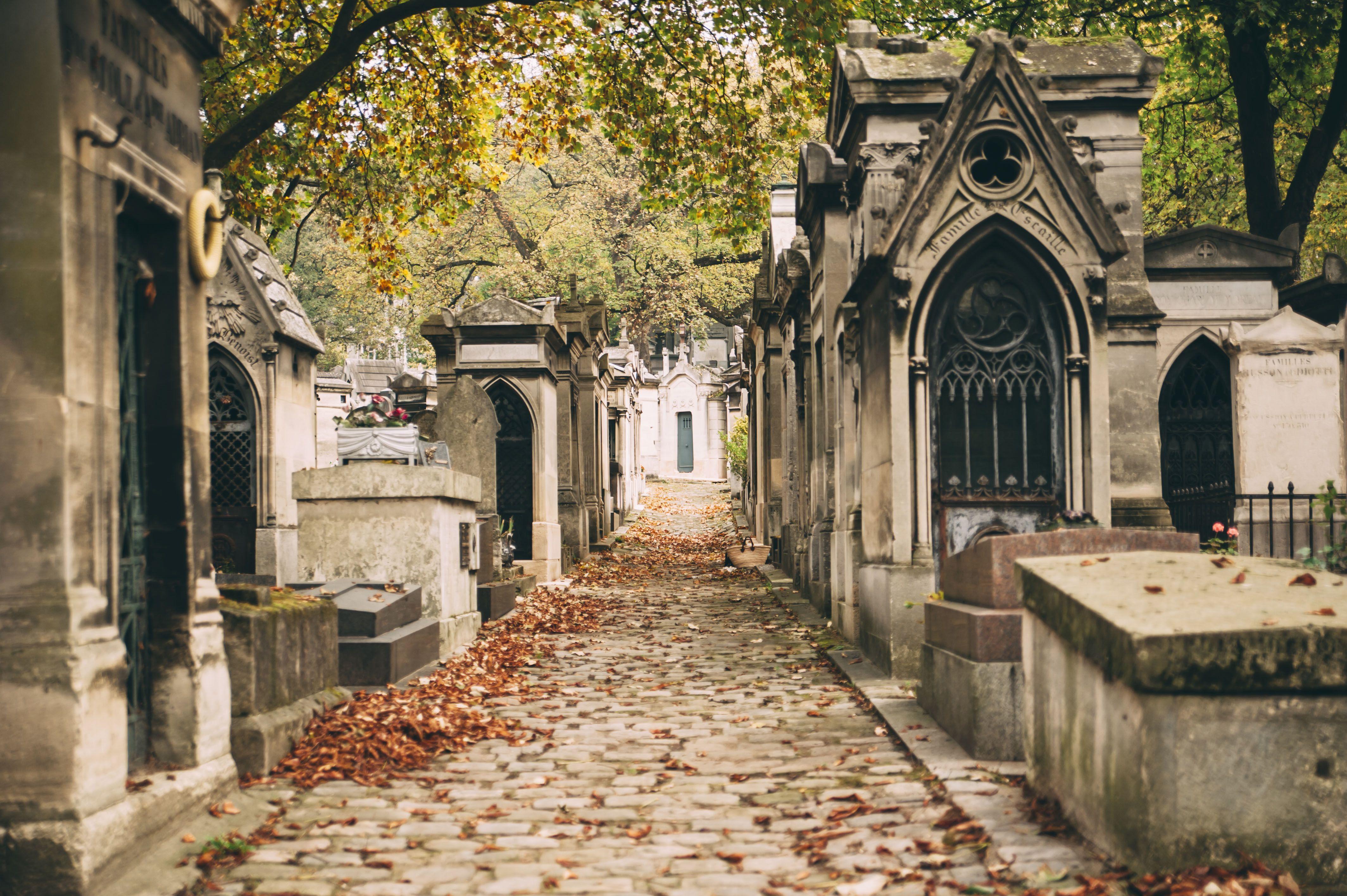 Paris: Famous Graves of Pere Lachaise Cemetery Guided Tour – Paris, France