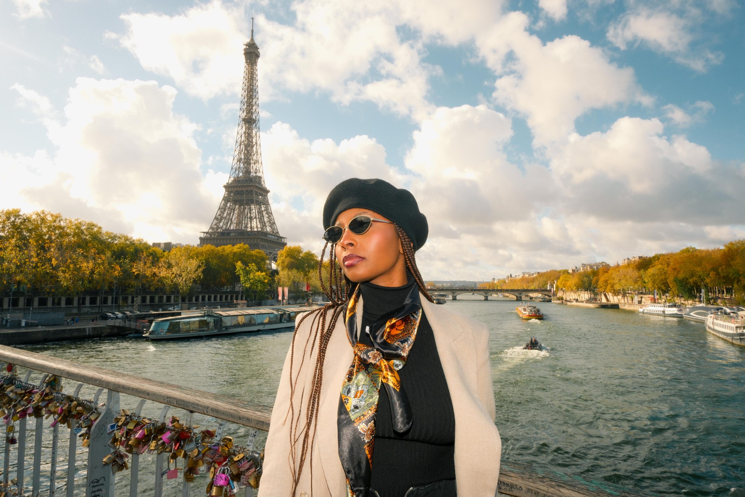 Paris: Premium photo shoot at the Eiffel Tower + 100 photos delivered in 5 hours – Paris, France