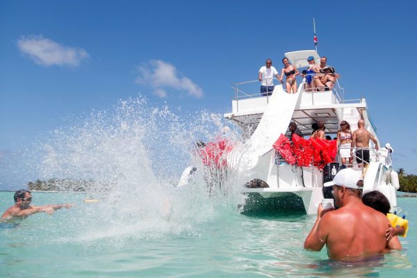 Party Boat in Punta Cana/Free Drinks and transportation inc – Punta Cana, Dominican Republic