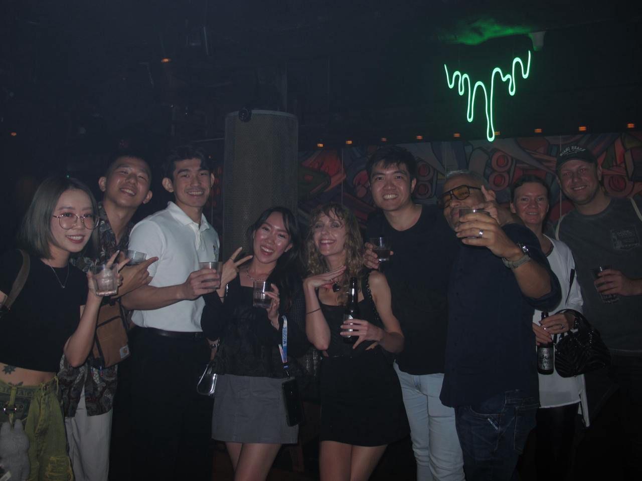Party Singapore Bespoke Pub Crawl – Singapore