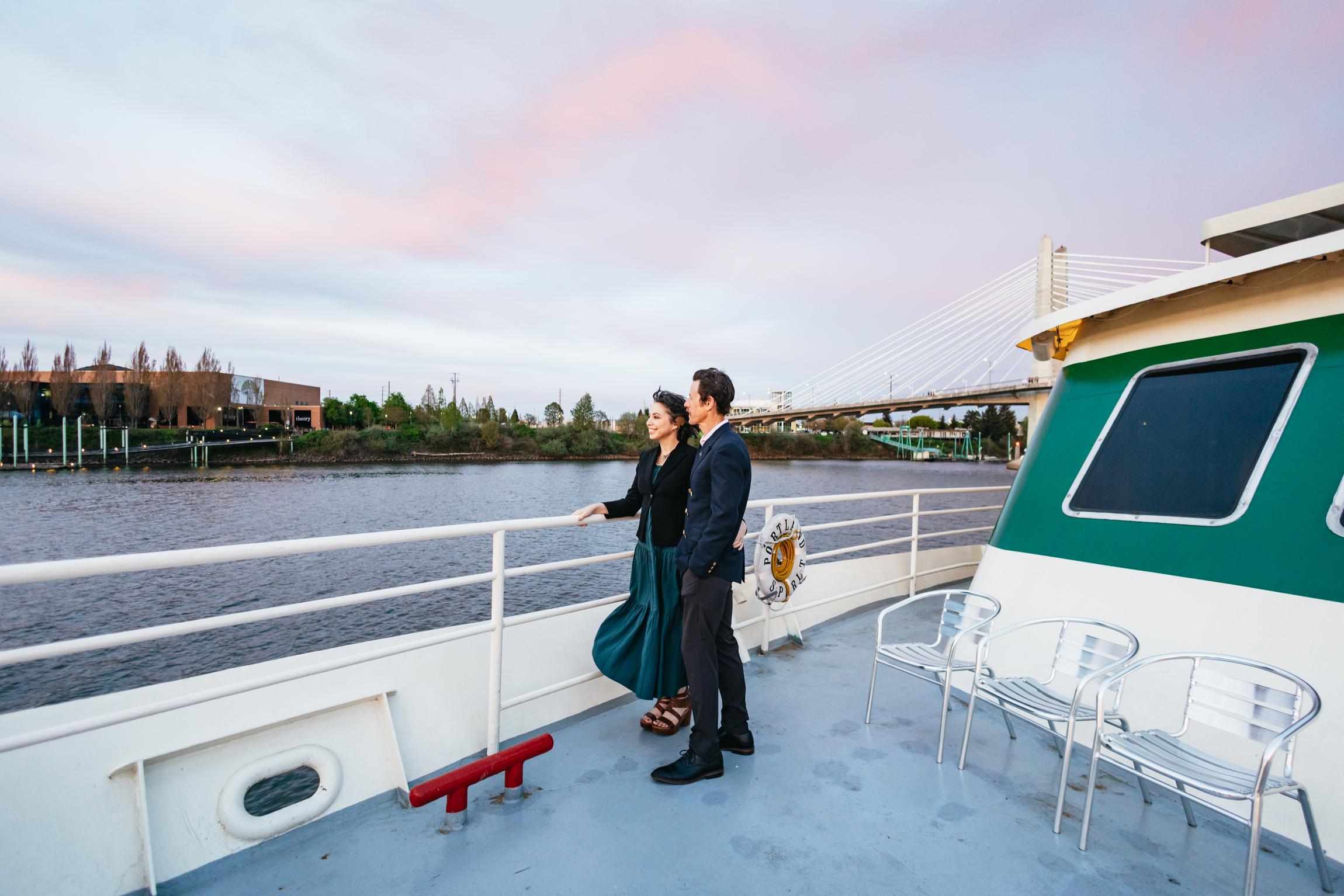 Portland: Willamette River 2.5-hour Dinner Cruise – Willamette River, Oregon