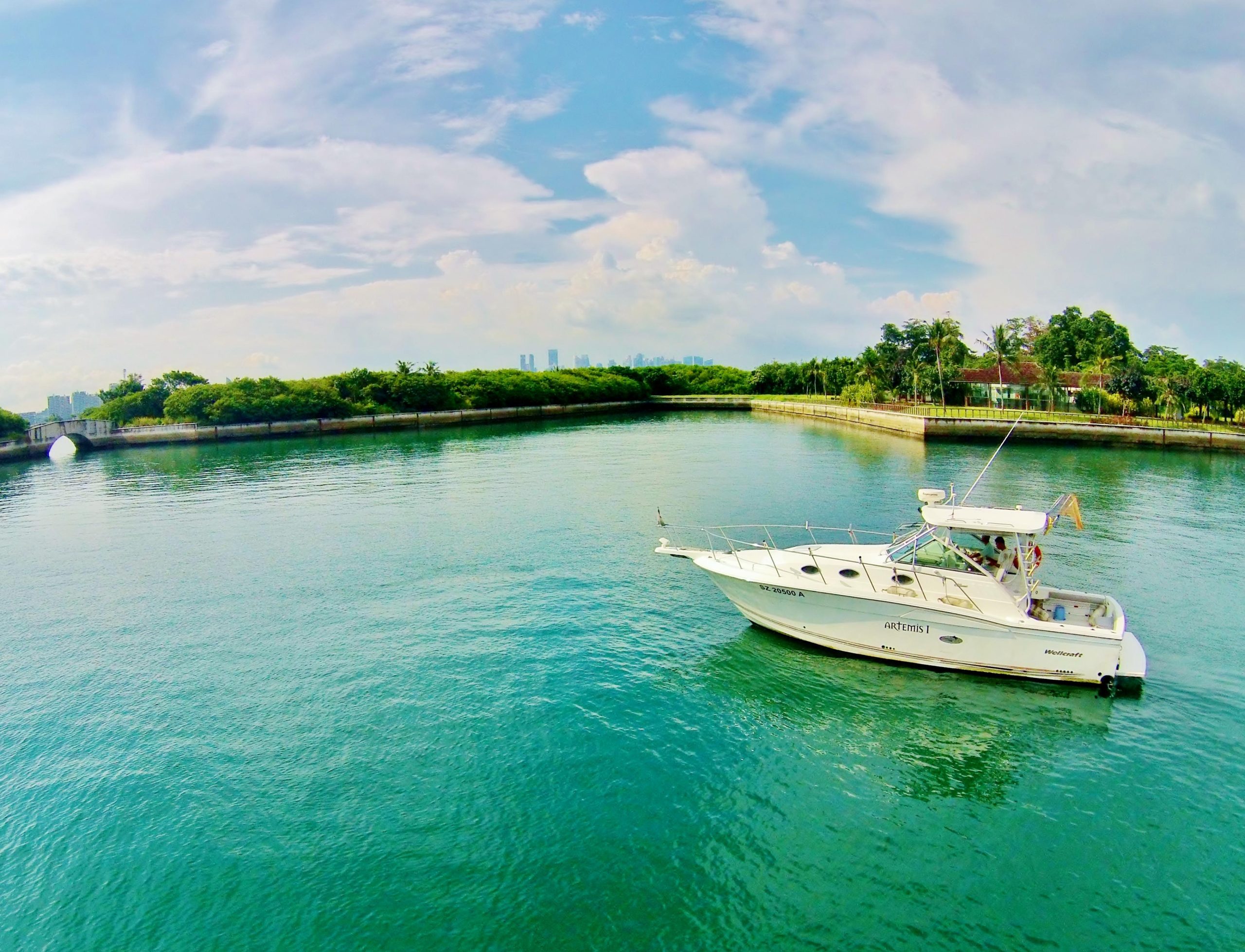 Private 34ft Yacht Charter to Lazarus Island – Singapore