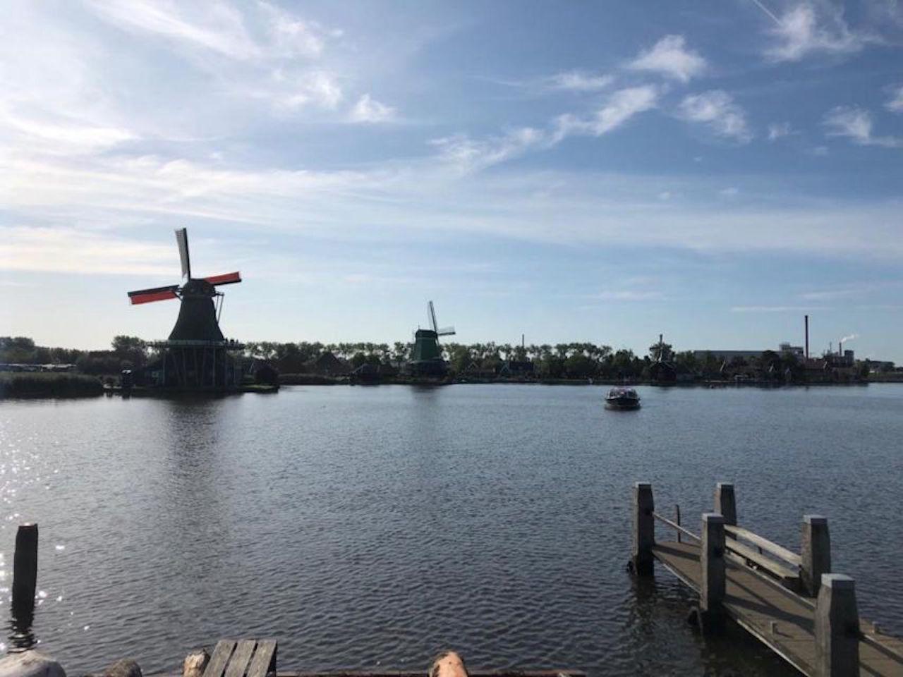 Private sightseeing tour to the Windmills & Giethoorn – Zaandam, Netherlands