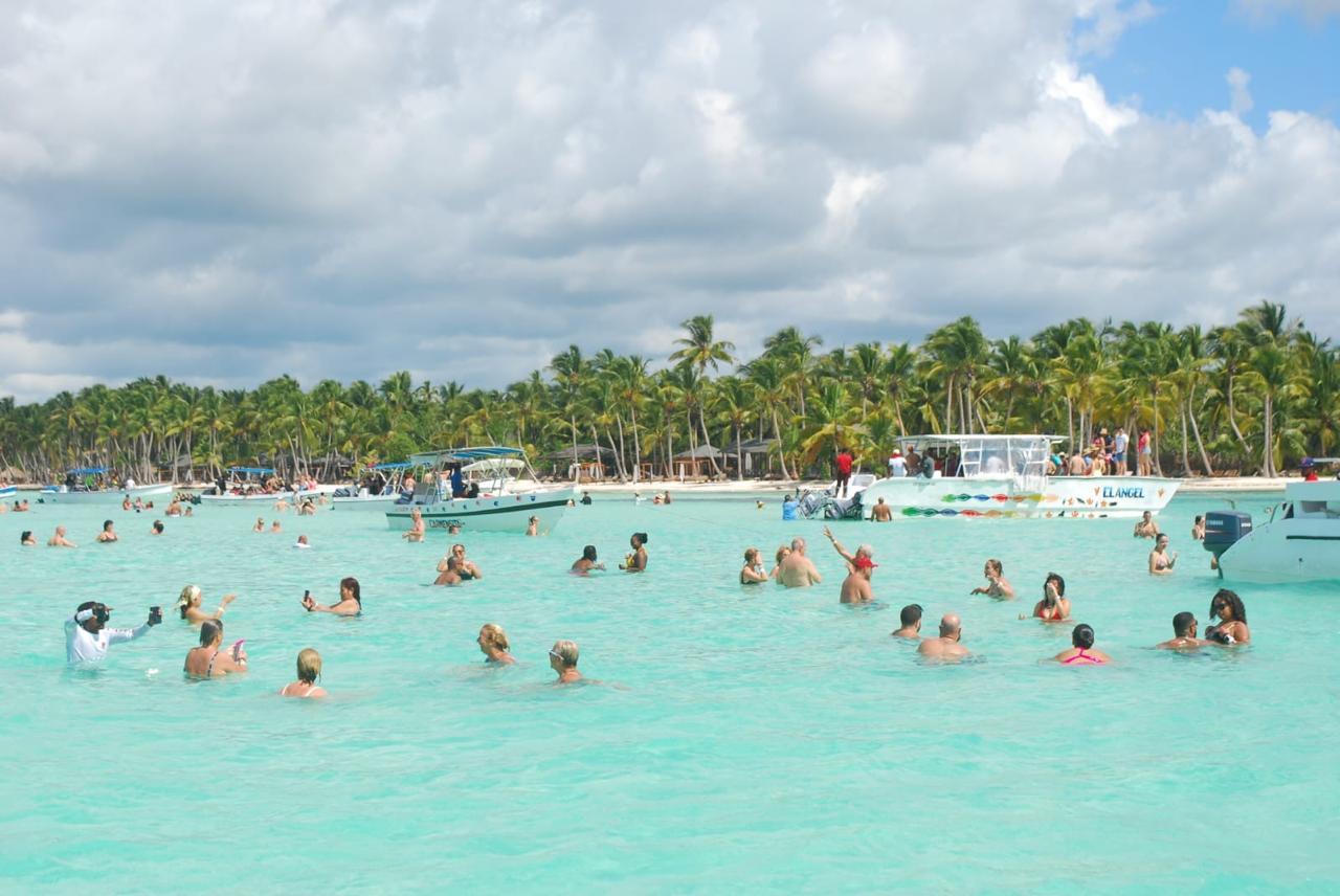 Punta Cana: Saona Island Catamaran Deluxe Cruise with Lunch – Punta Cana, Dominican Republic