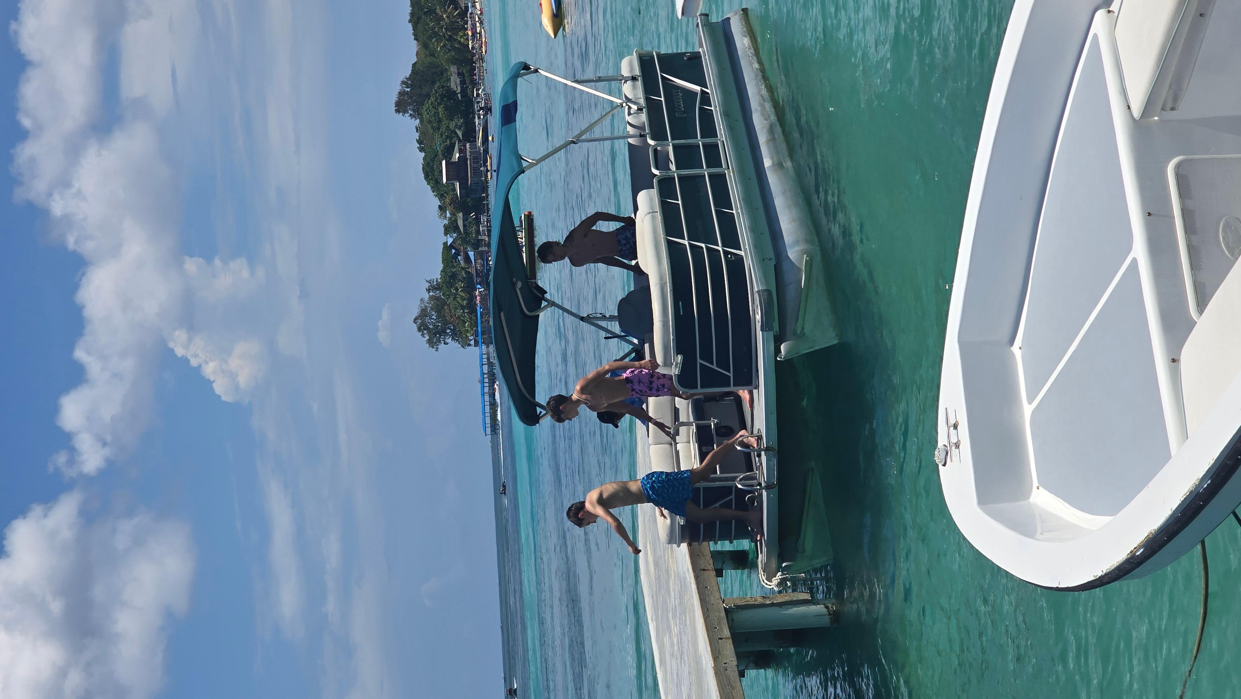 Reef Snorkeling beach club day pass Roatan – Honduras