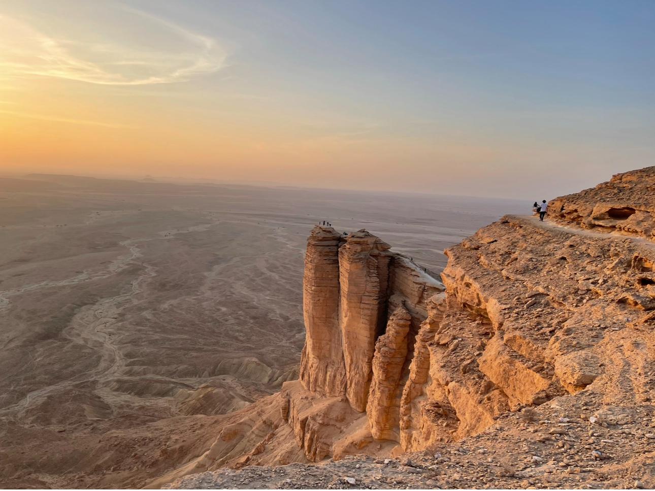 Riyadh: Edge Of The World, camels &Stargazing with 4×4 – Saudi Arabia