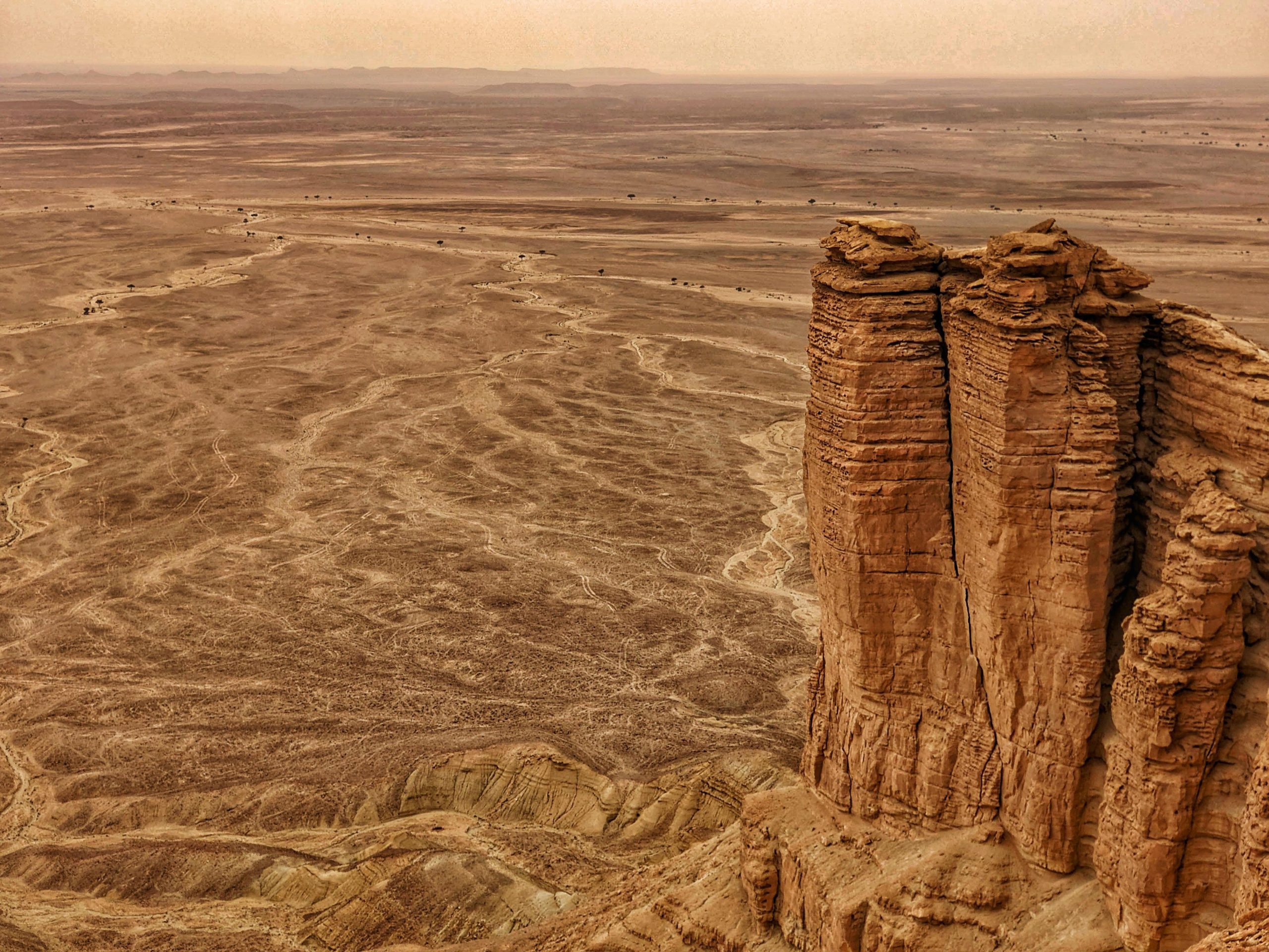 Riyadh: Edge of the World Private Guided Tour with dinner – Saudi Arabia