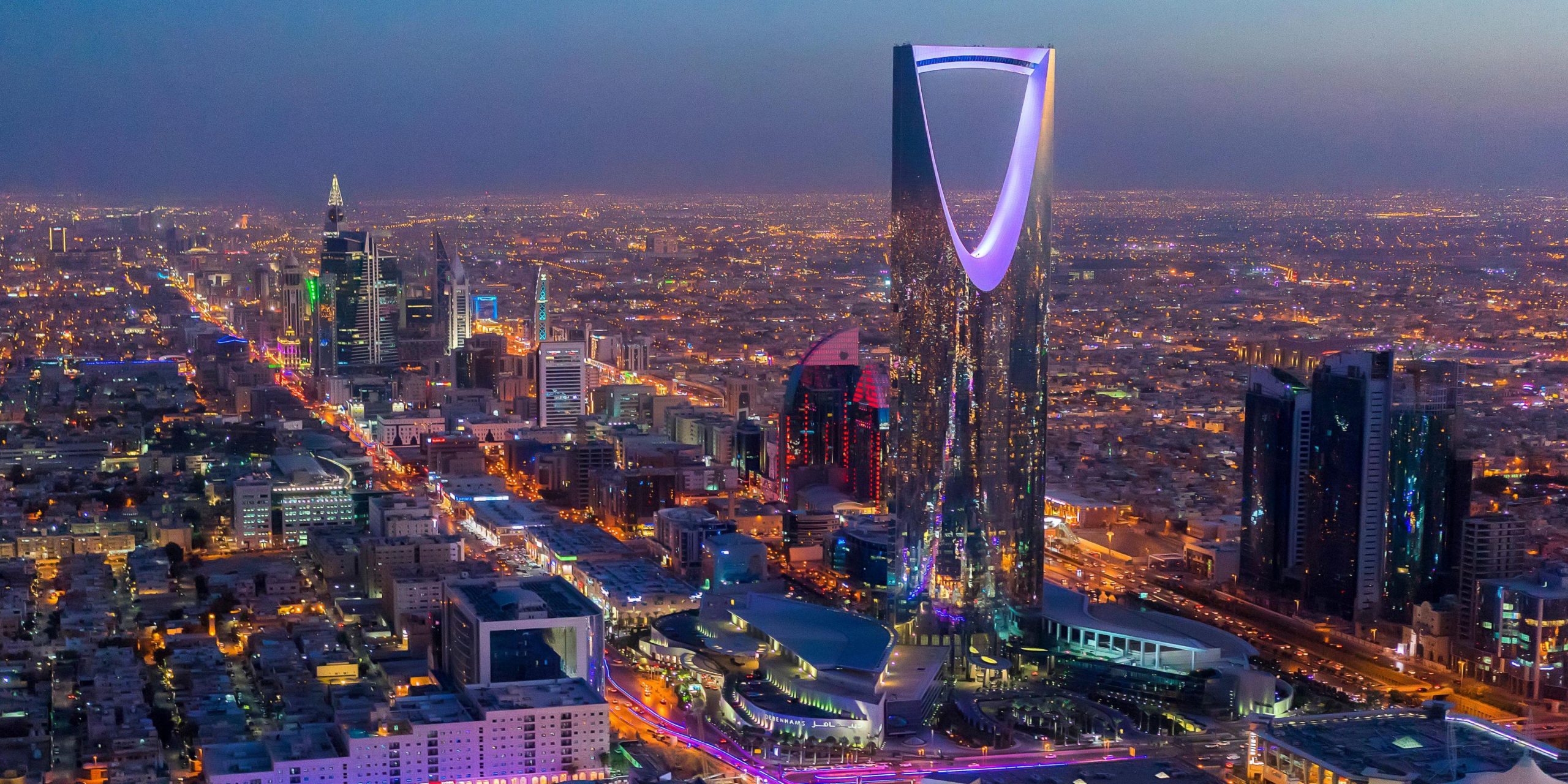 Riyadh: Kingdom Tower, Faisaliah Tower, and Tahlia Street – Saudi Arabia