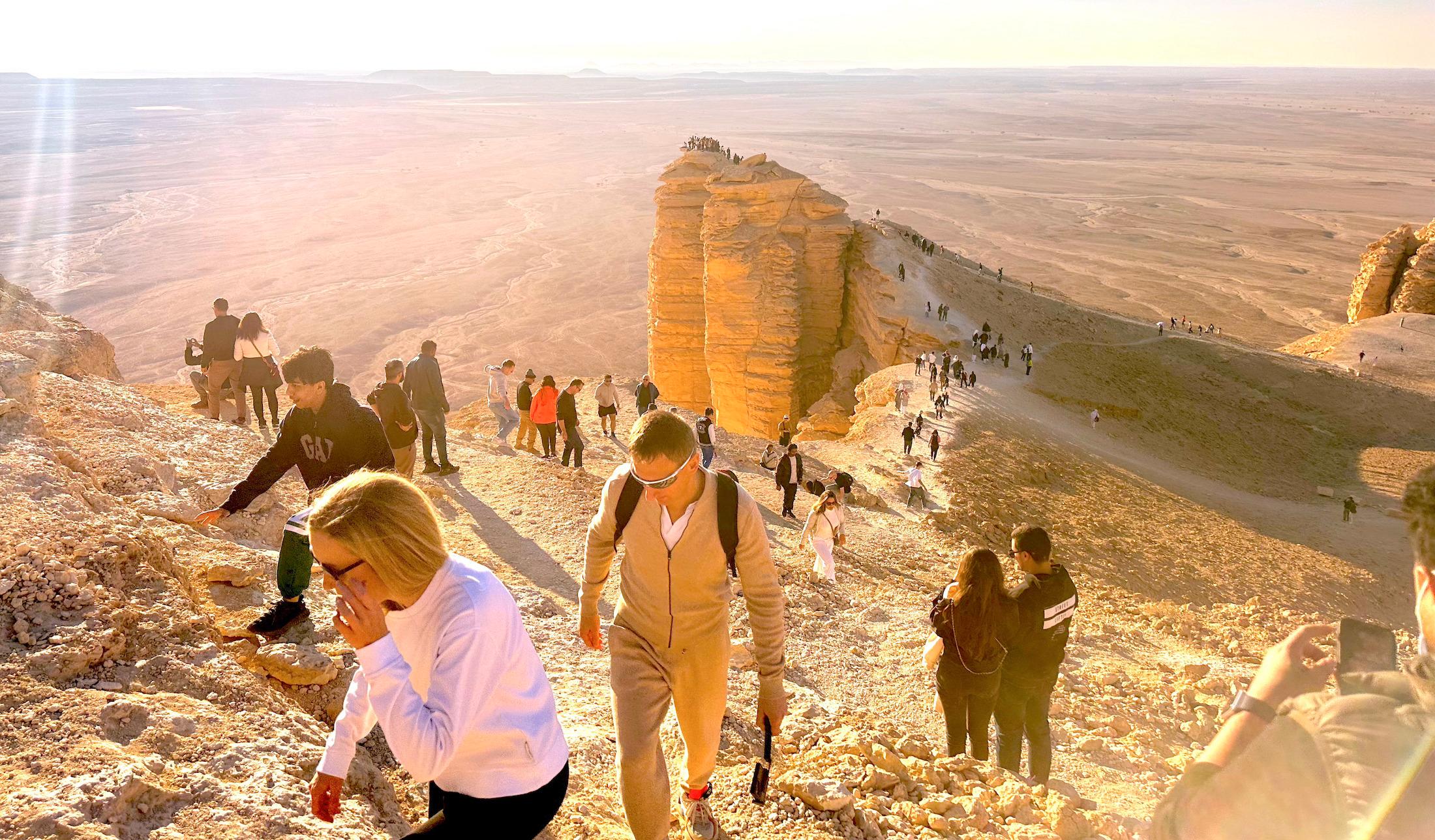 Riyadh Sunset Edge of the World & Deer Reserve 4WD Adventure – Saudi Arabia