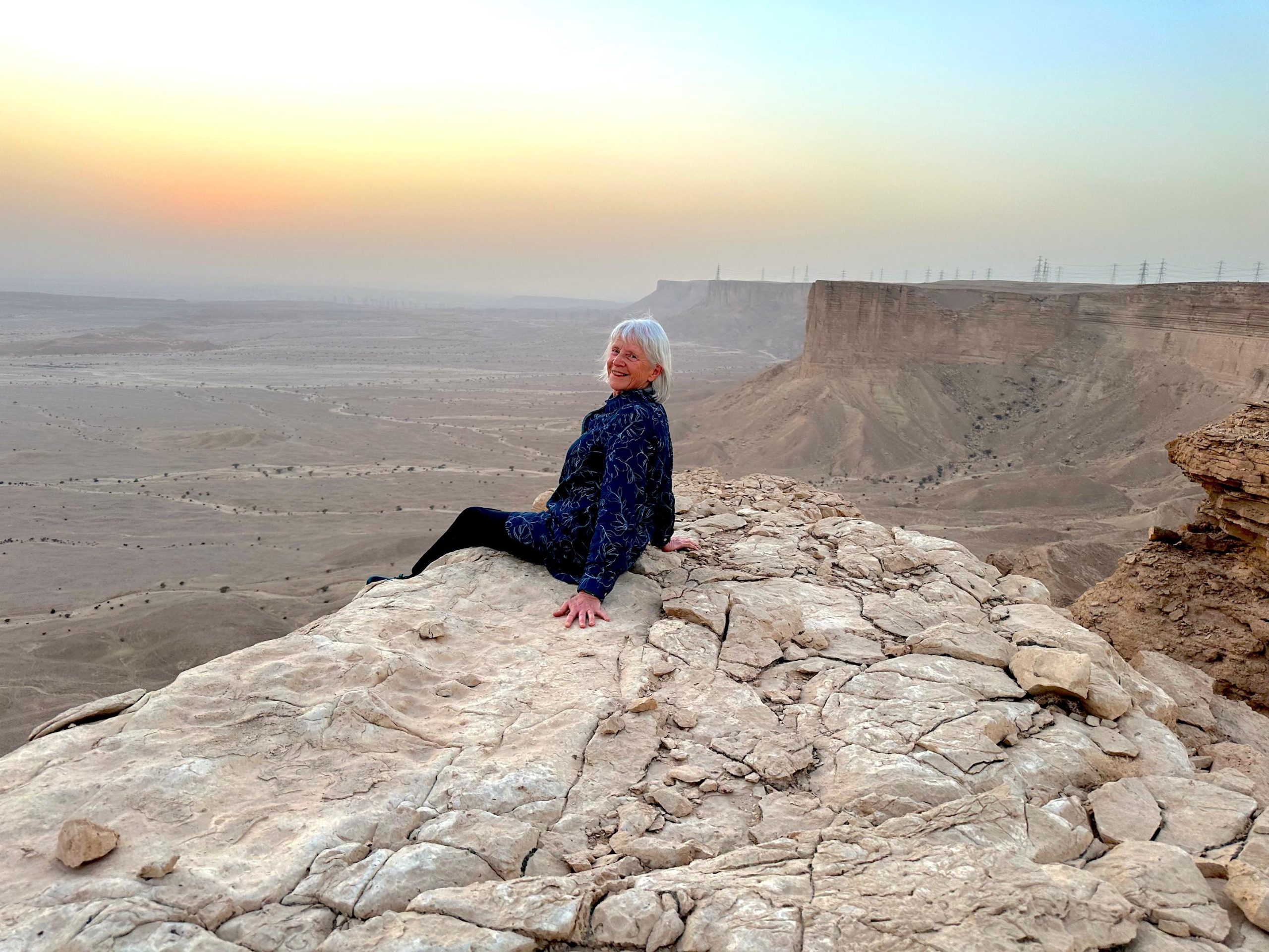 Riyadh:3-Hour Second Edge of the World Darb Al-Manjour Trail – Saudi Arabia