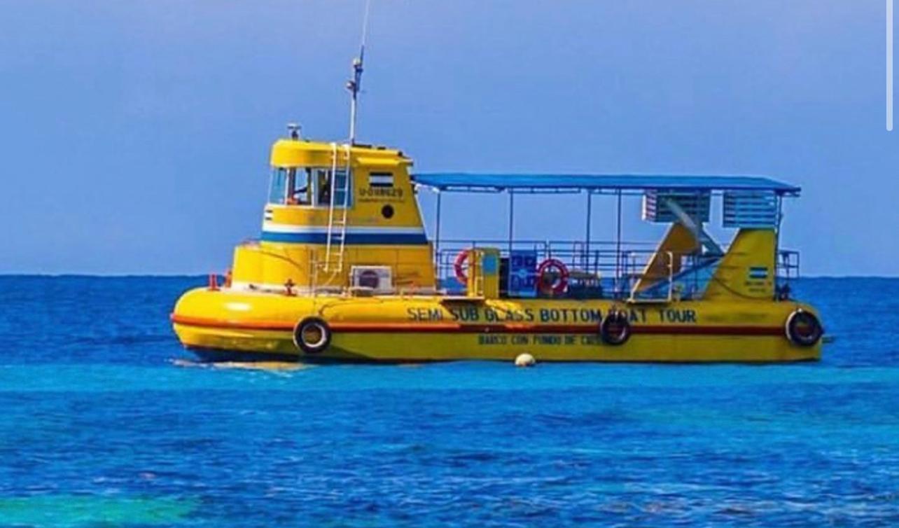 Roatan Glass bottom Boat + Island Tour – Honduras