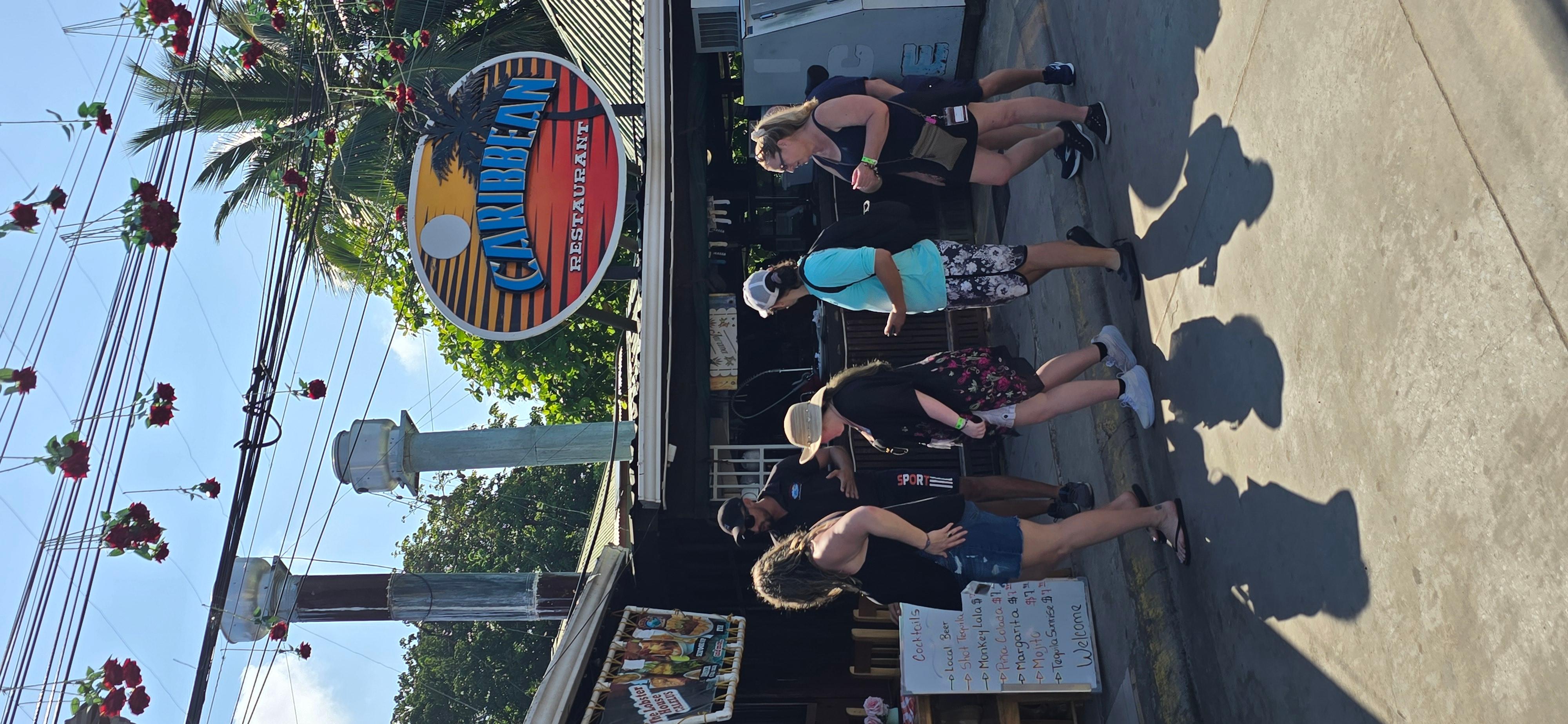 Roatán: Guided Nightlife Tour with Drinks and Transfers – Honduras