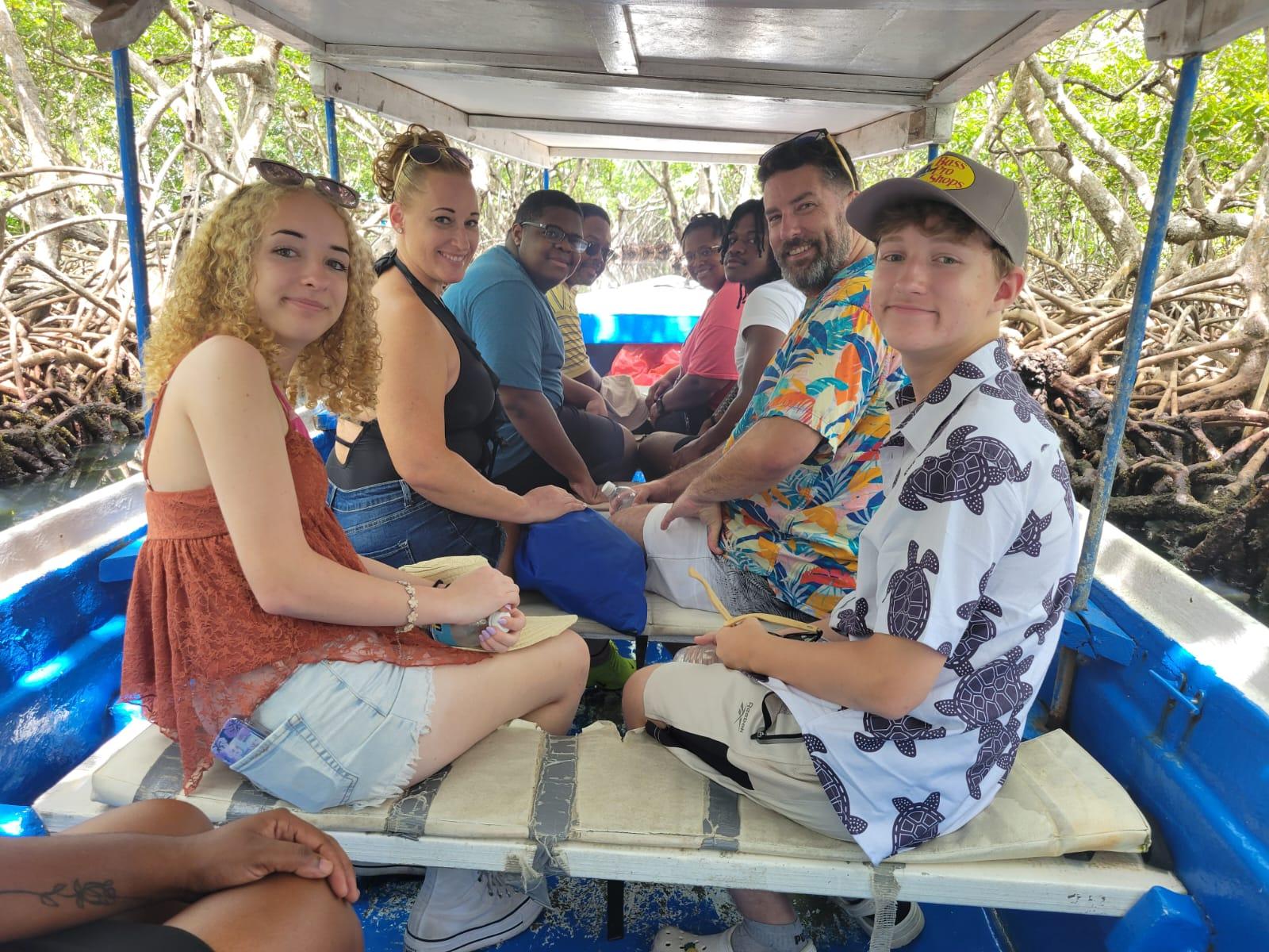 Roatan Mangrove Tunnel, wildlife encounter, food tasting – Honduras