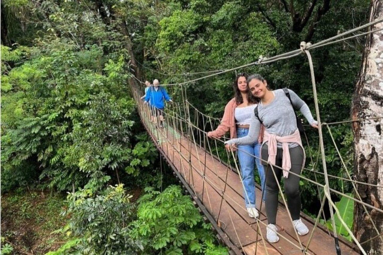 Roatan Monkey Sloth park Chocolate Rum sample Island Tour – Honduras