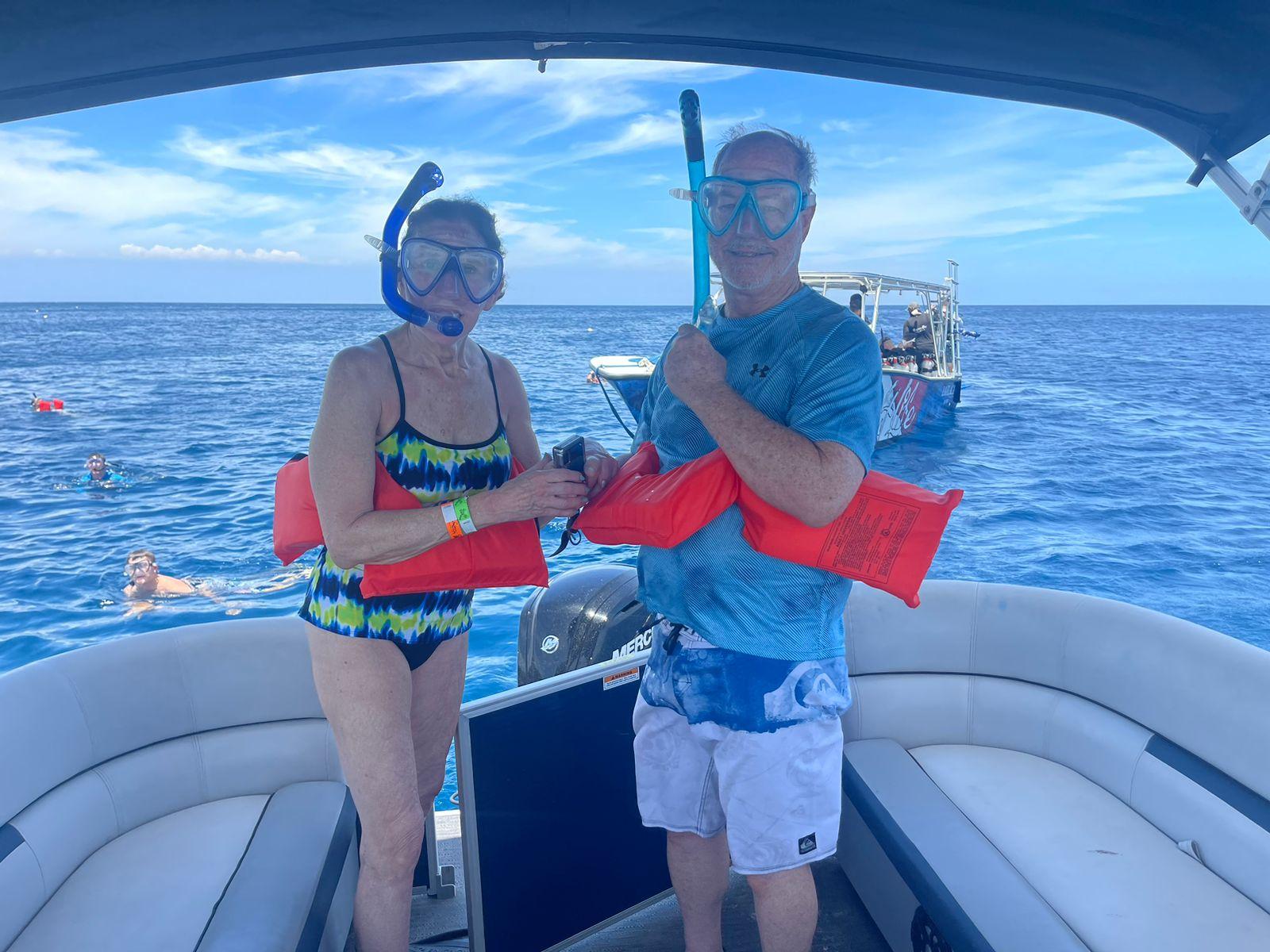 Roatan Pontoon Snorkeling & West Bay Beach + Lunch – Honduras