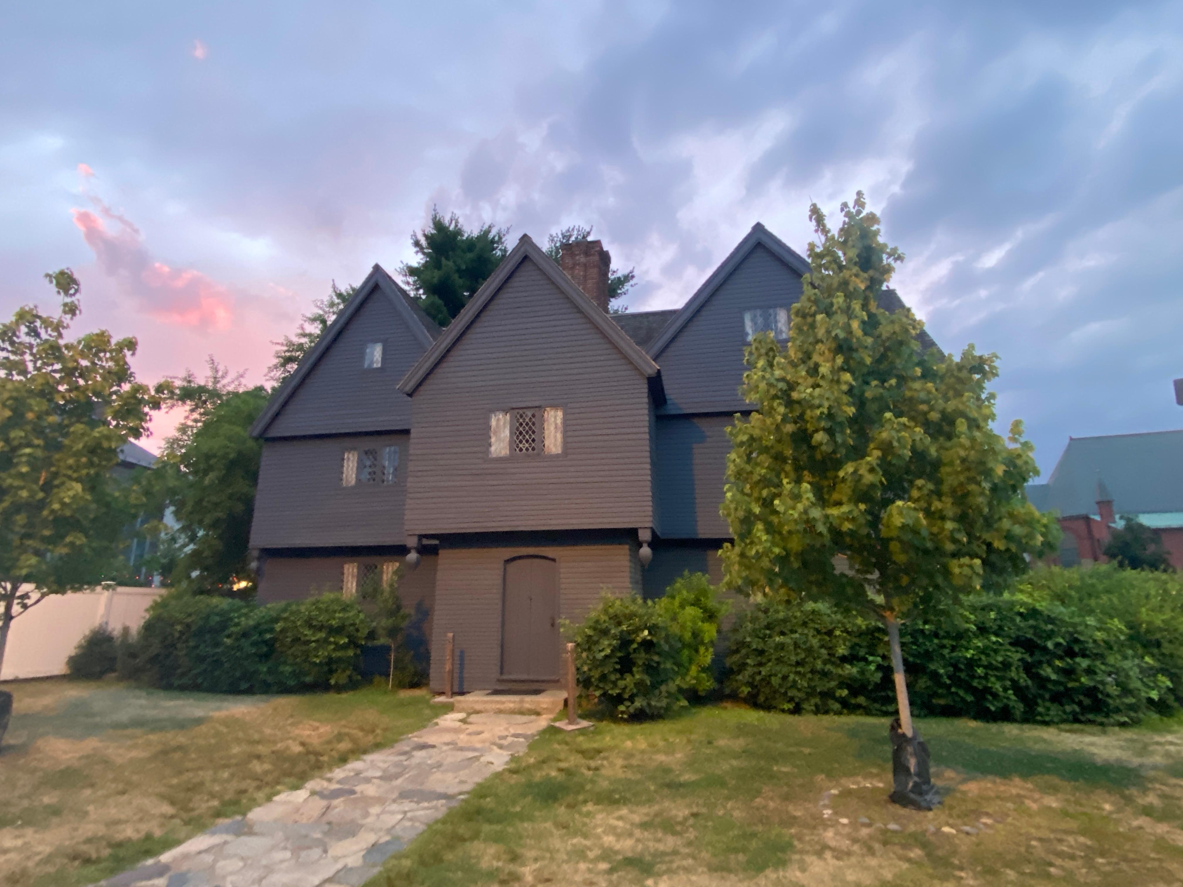 Salem, MA: History and Hauntings Guided Walking Tour – Salem, Massachusetts