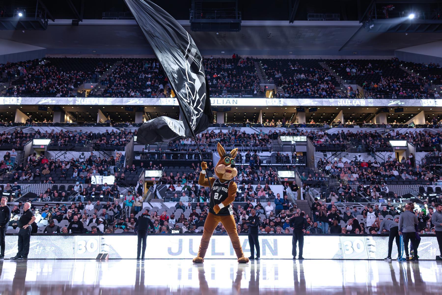 San Antonio: San Antonio Spurs NBA Basketball Game Ticket – San Antonio, Texas