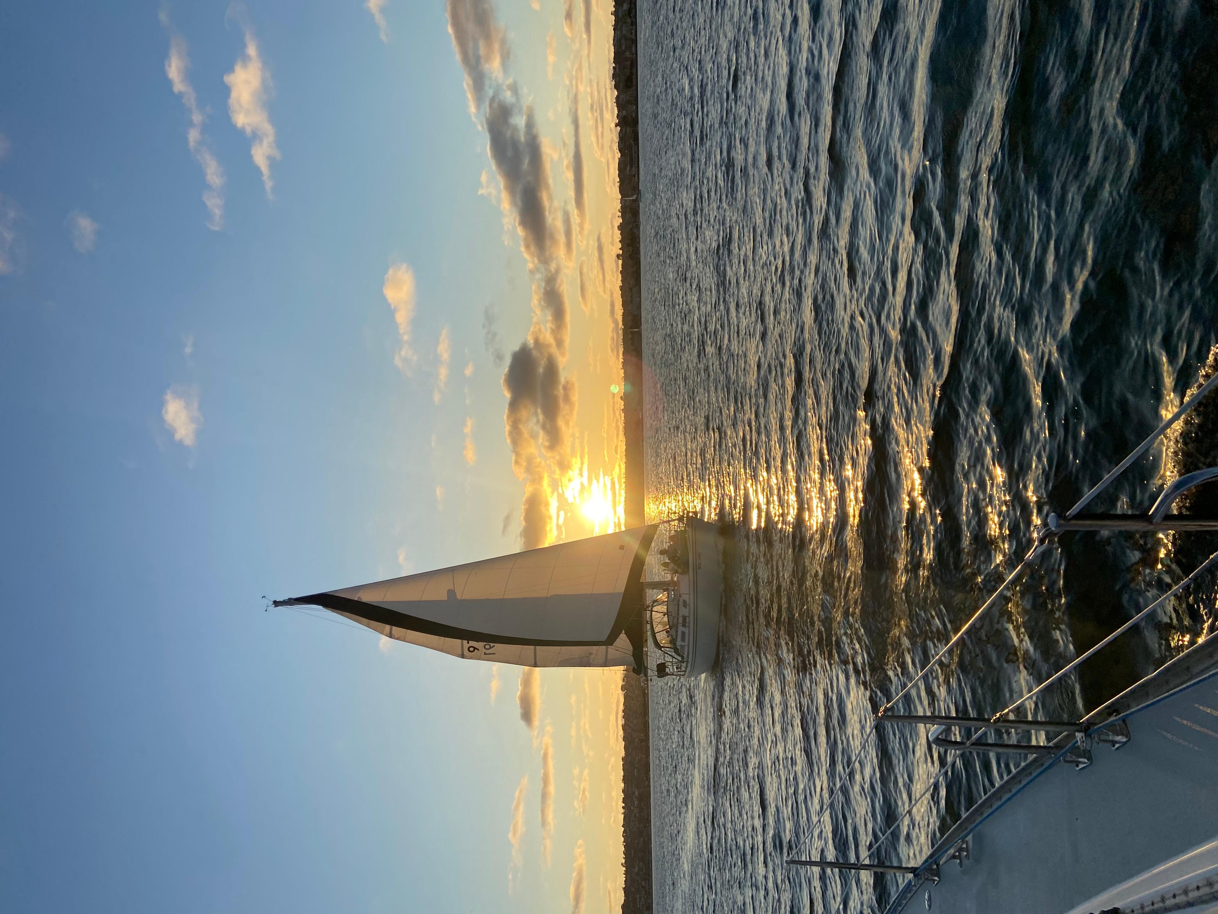 San Diego: Sunset and Day Sailing Excursion with Drinks – San Diego, California