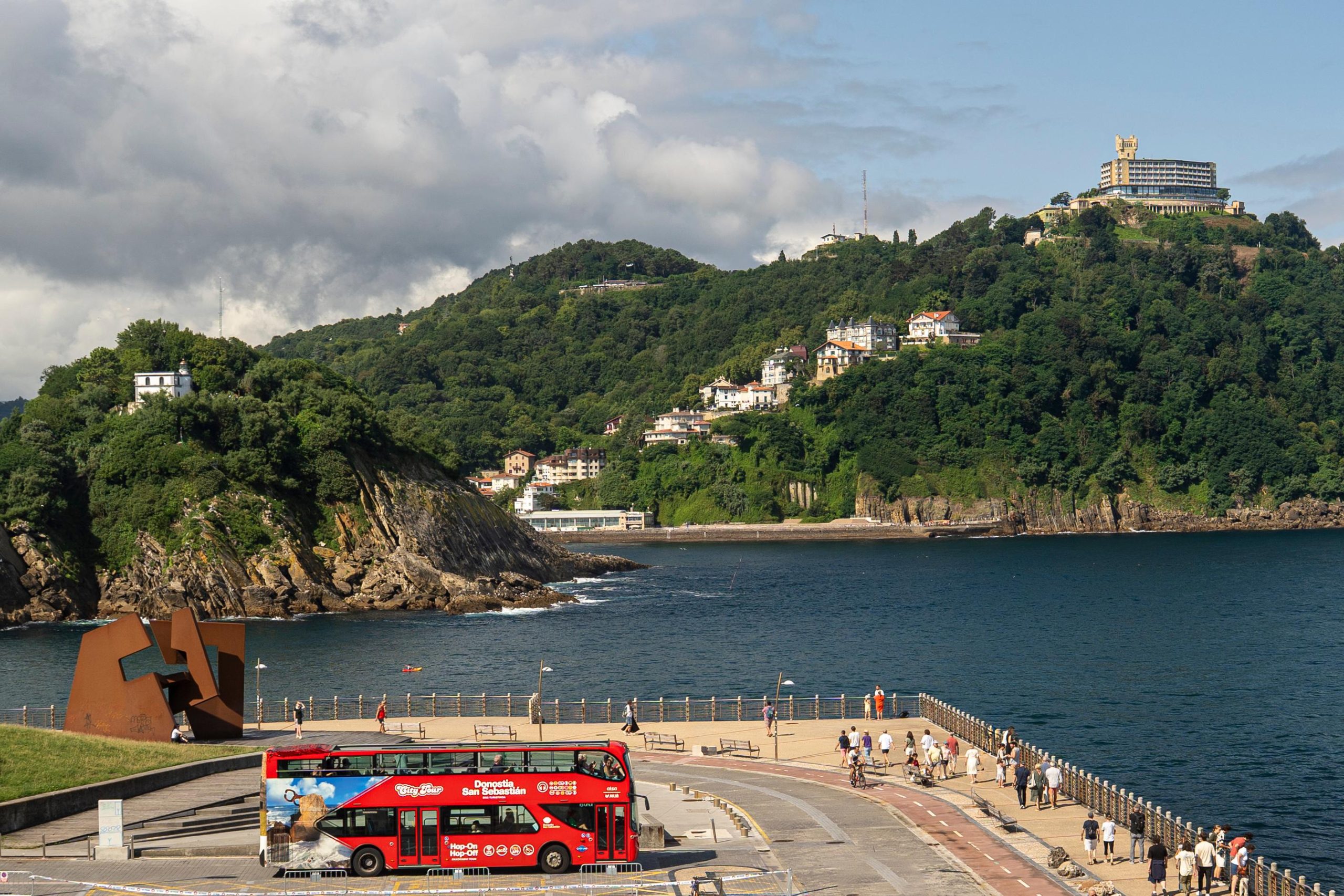 San Sebastian: Hop-On Hop-Off City Tour Bus – San Sebastián, Spain
