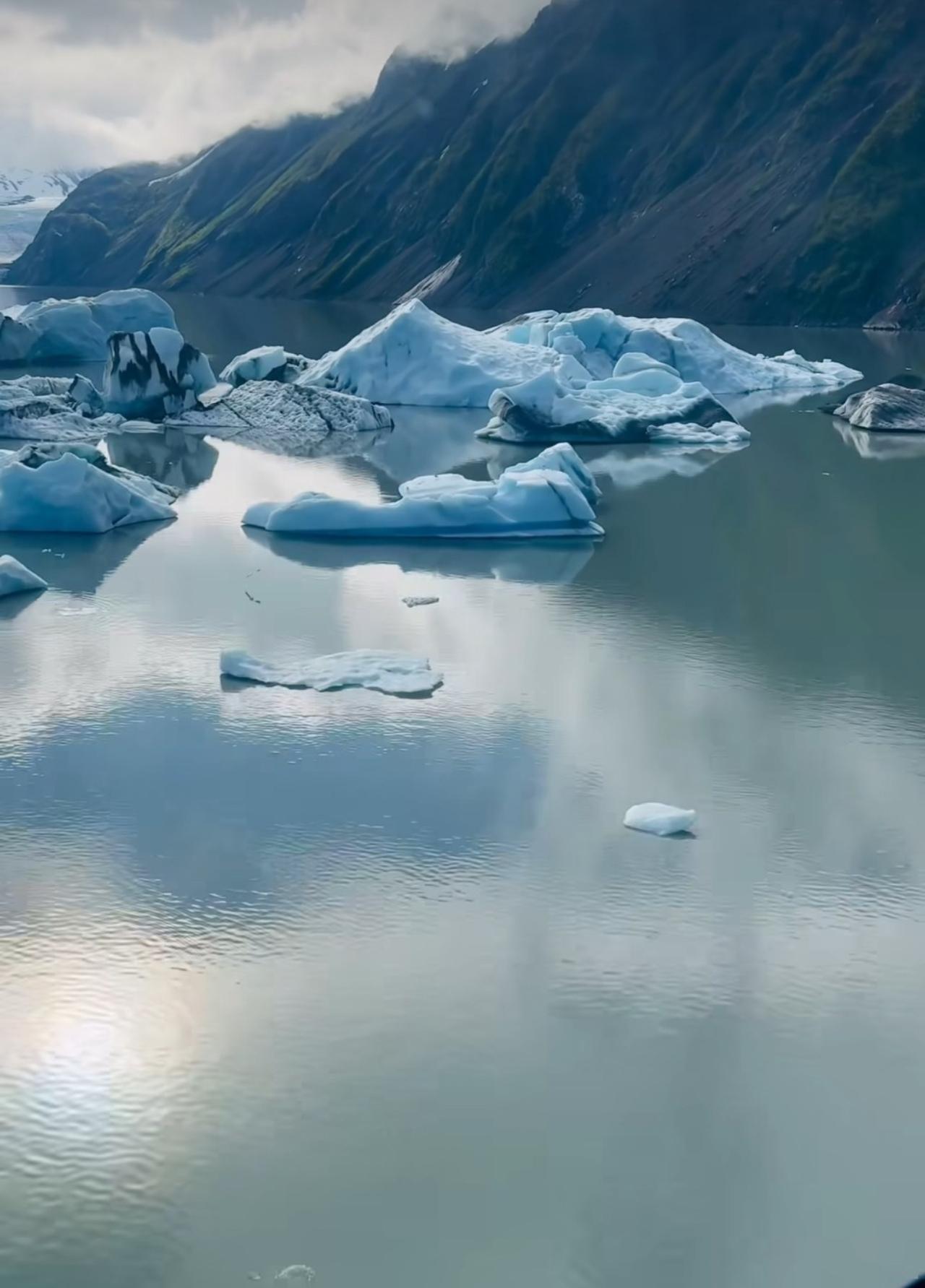 Seward: Bear Glacier Helicopter Tour with Beach Landing – Seward, Alaska