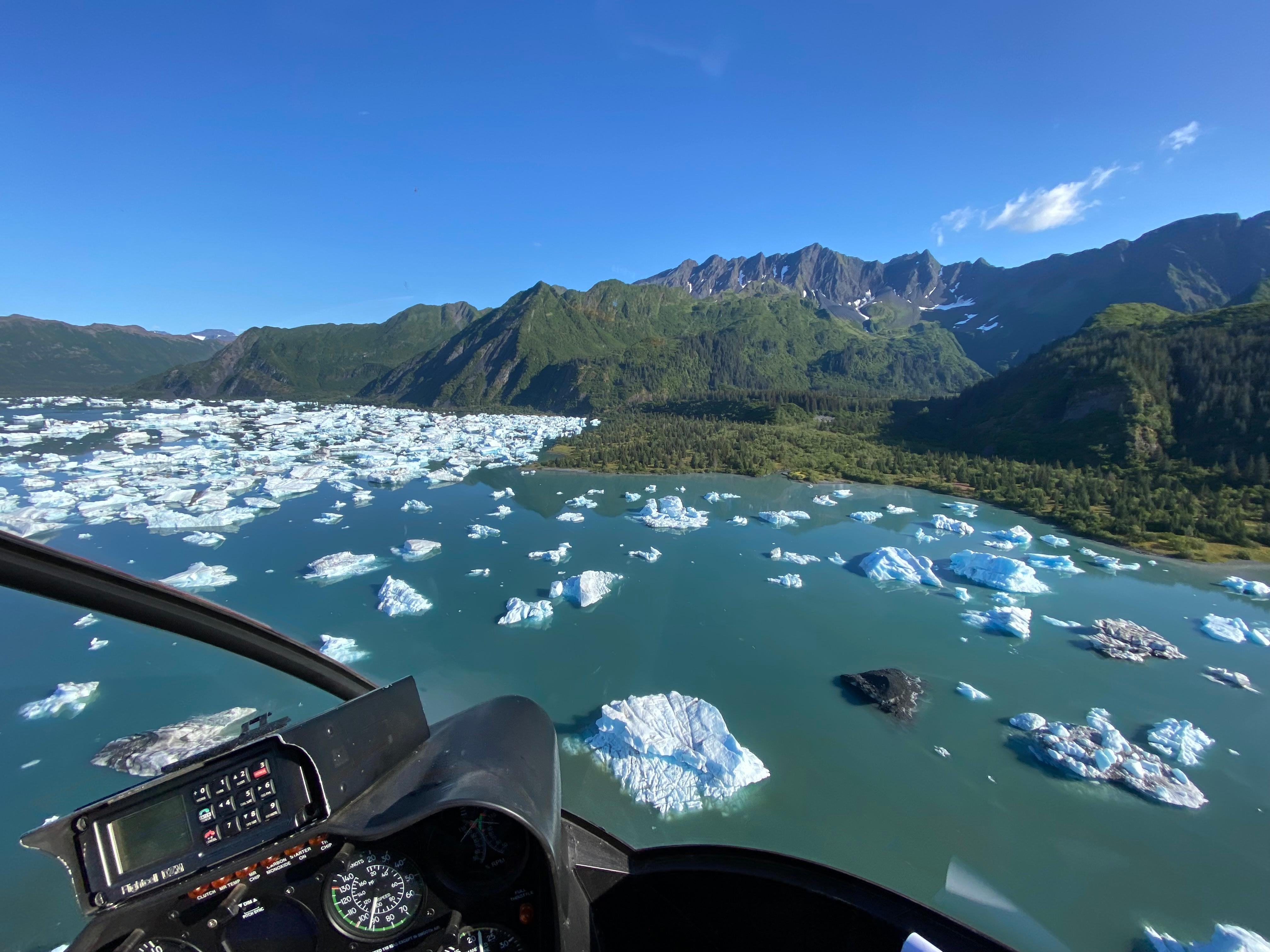 Seward: Bear Glacier Scenic Flight with Icebergs – Seward, Alaska