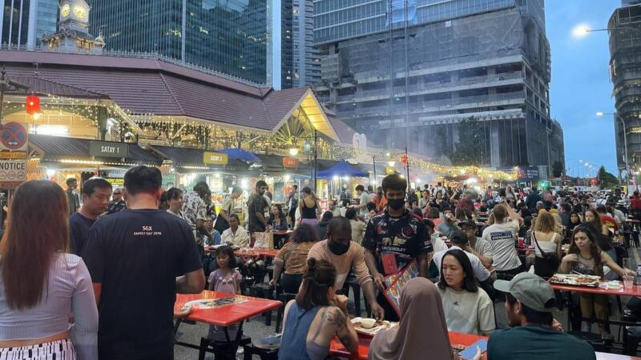 Signature Night Tour: Walk Through Marina with Food Tastings – Singapore