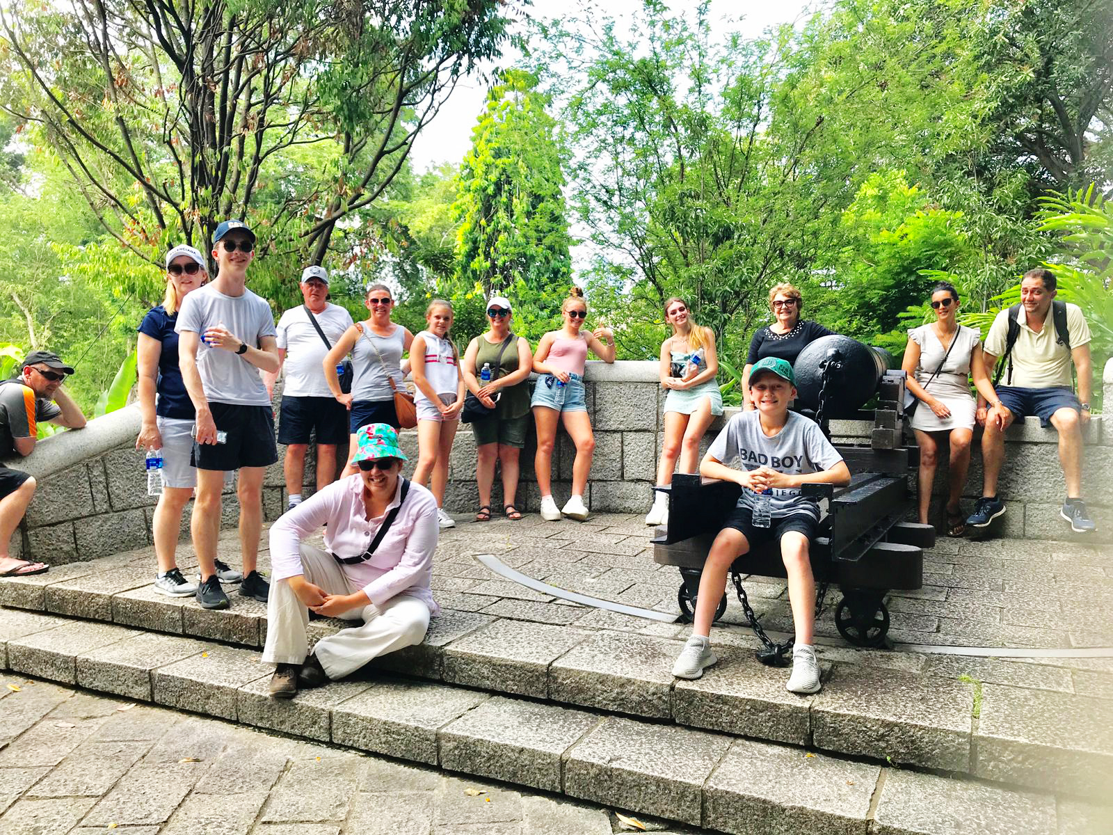 Singapore 2.5-Hour Walking Tour: Graves, Guns & Battles – Singapore