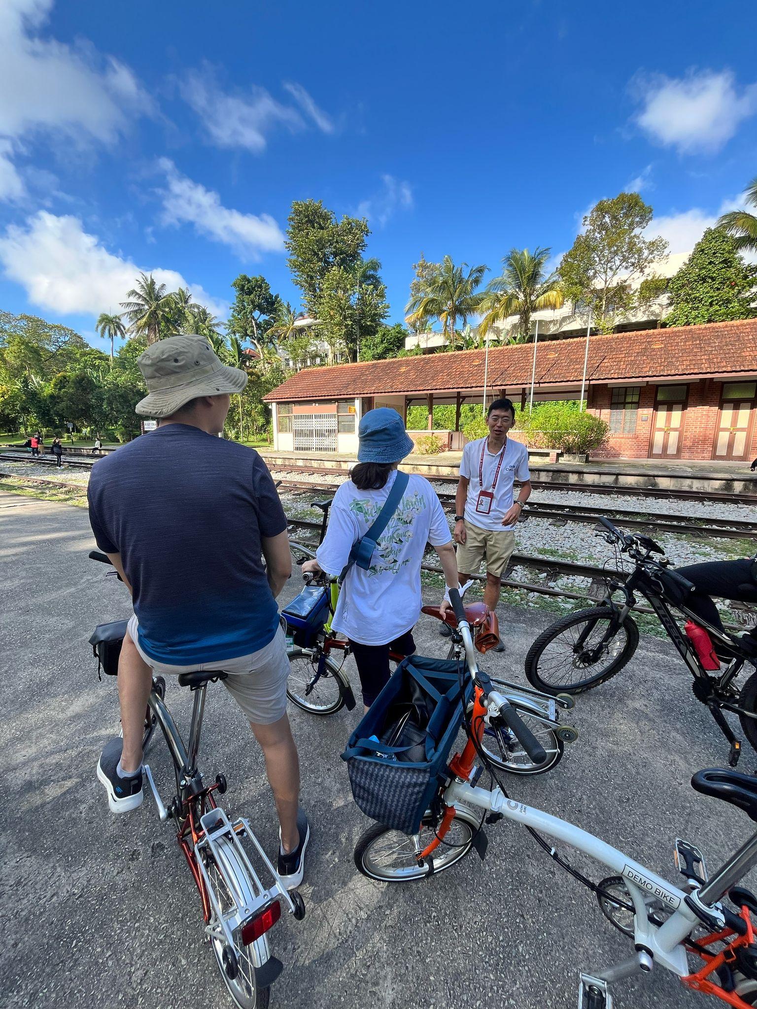 Singapore Brompton Bike Tour from Rail Corridor, with food! – Singapore