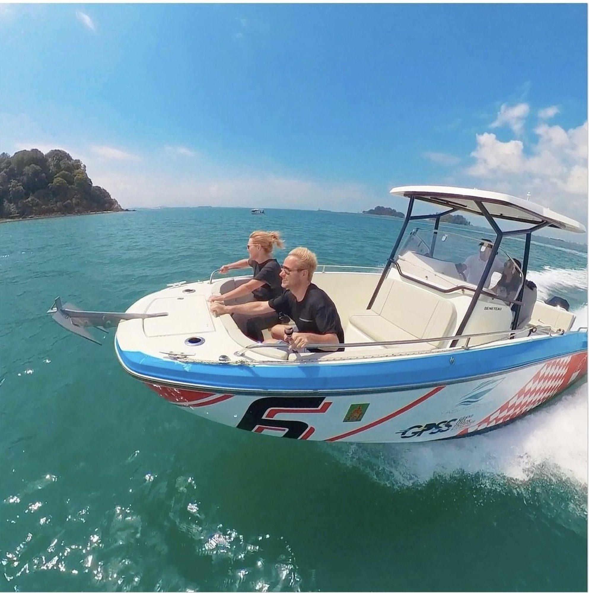 Singapore Southern Islands Speedboat Guided Tour – Singapore
