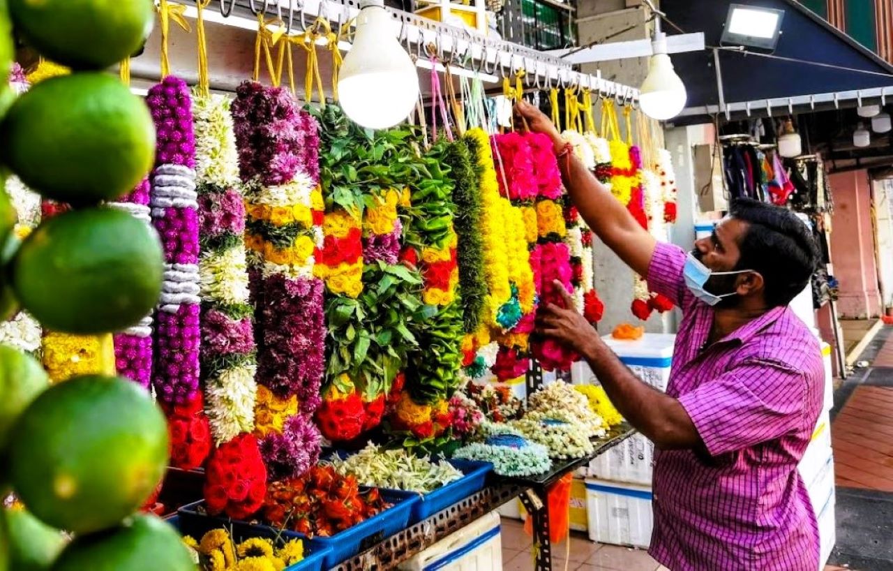 Singapore: Street Food & Ethnic Quarters Kick Scooter Tour – Singapore