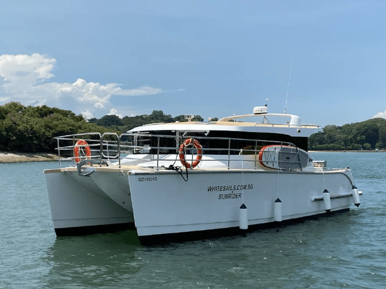 Singapore Yacht Charter onboard SunRider – Singapore