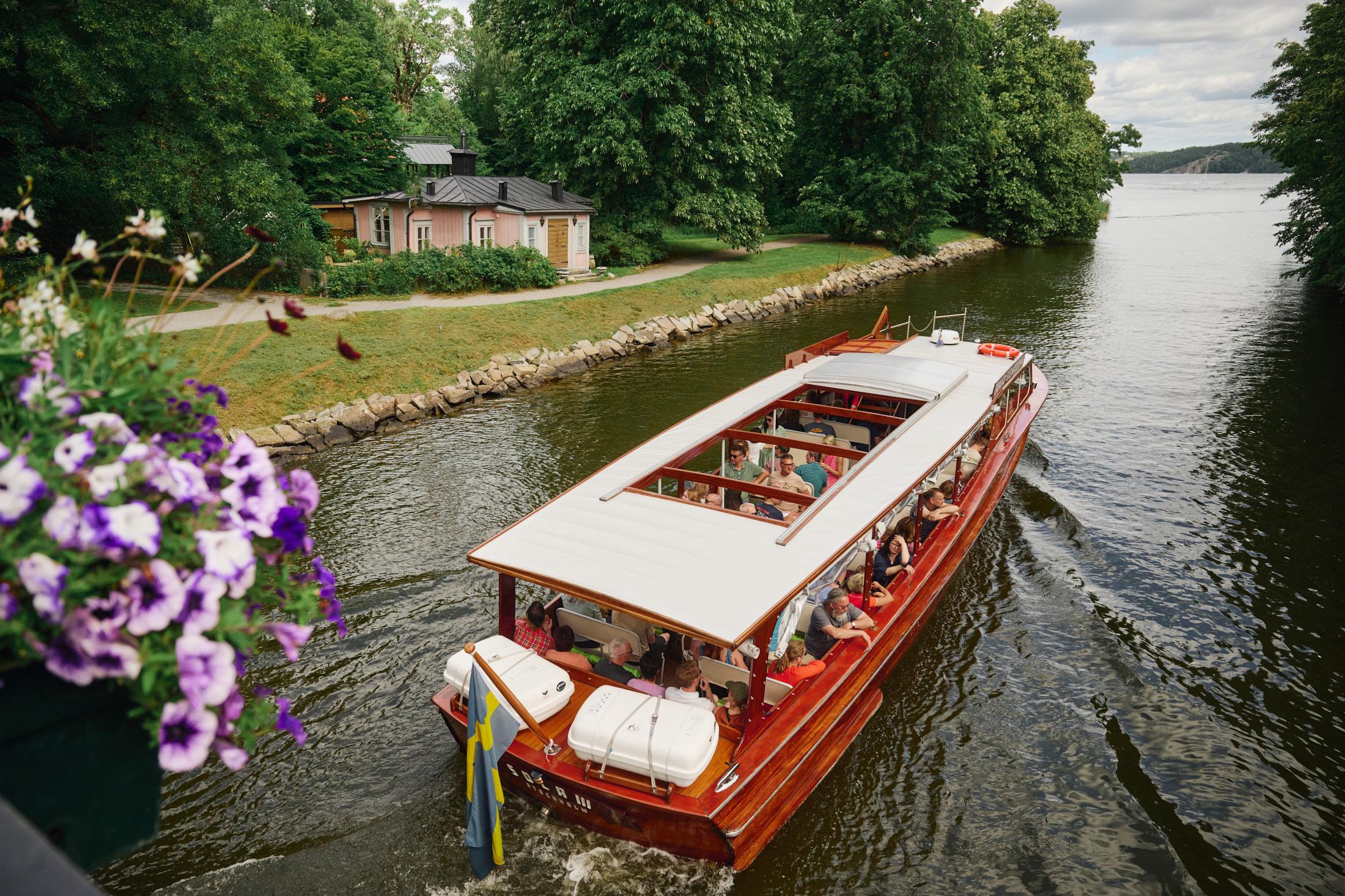 Stockholm: Guided Archipelago Tour by Classic Wooden Boat – Nacka, Sweden