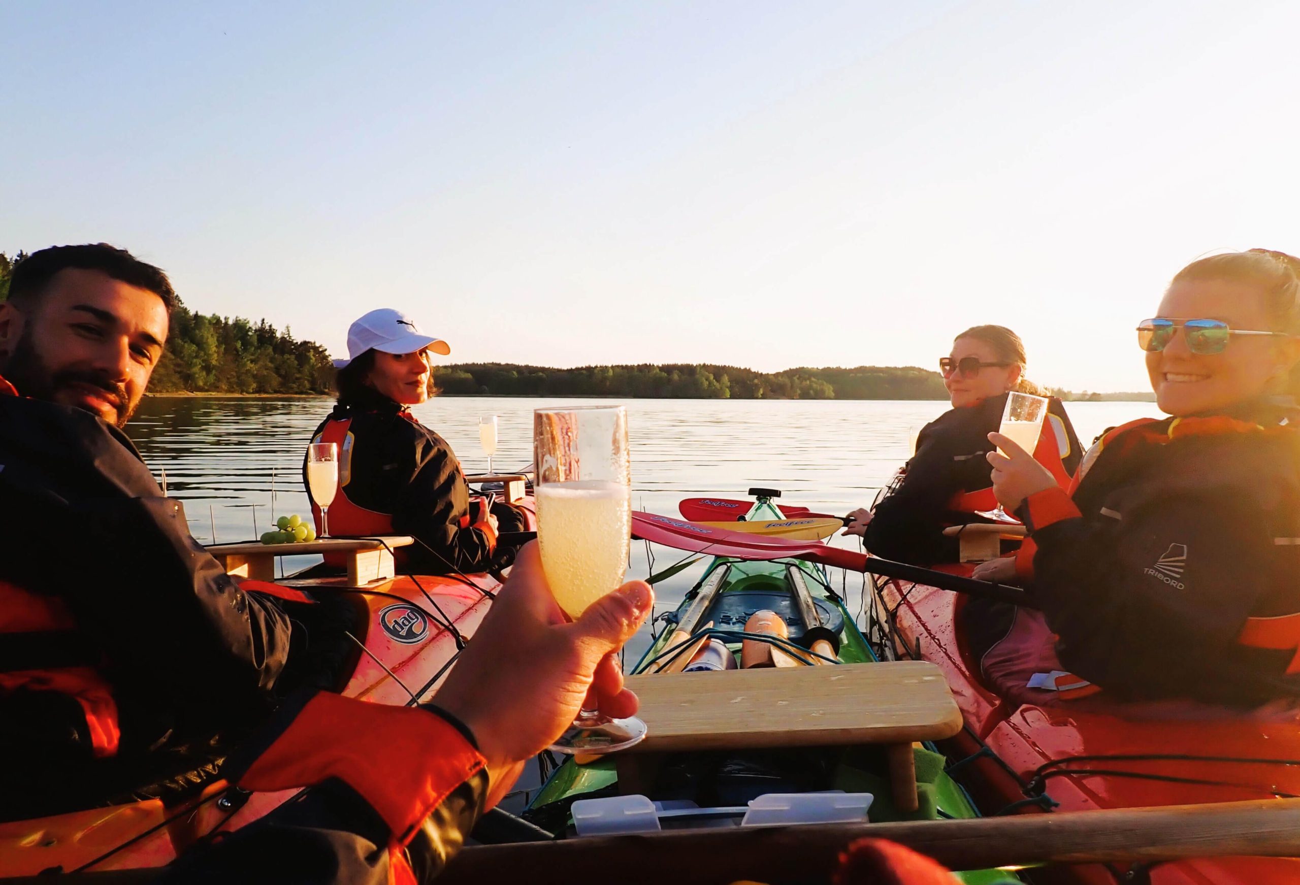 Stockholm: Sunset Archipelago Kayaking & Toast on the Water – Vaxholm, Sweden
