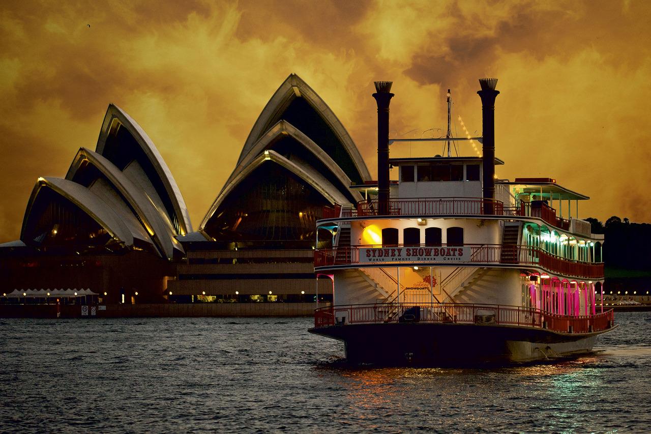 Sydney Harbour: Cabaret Cruise with 3-Course Dinner – Sydney, Australia