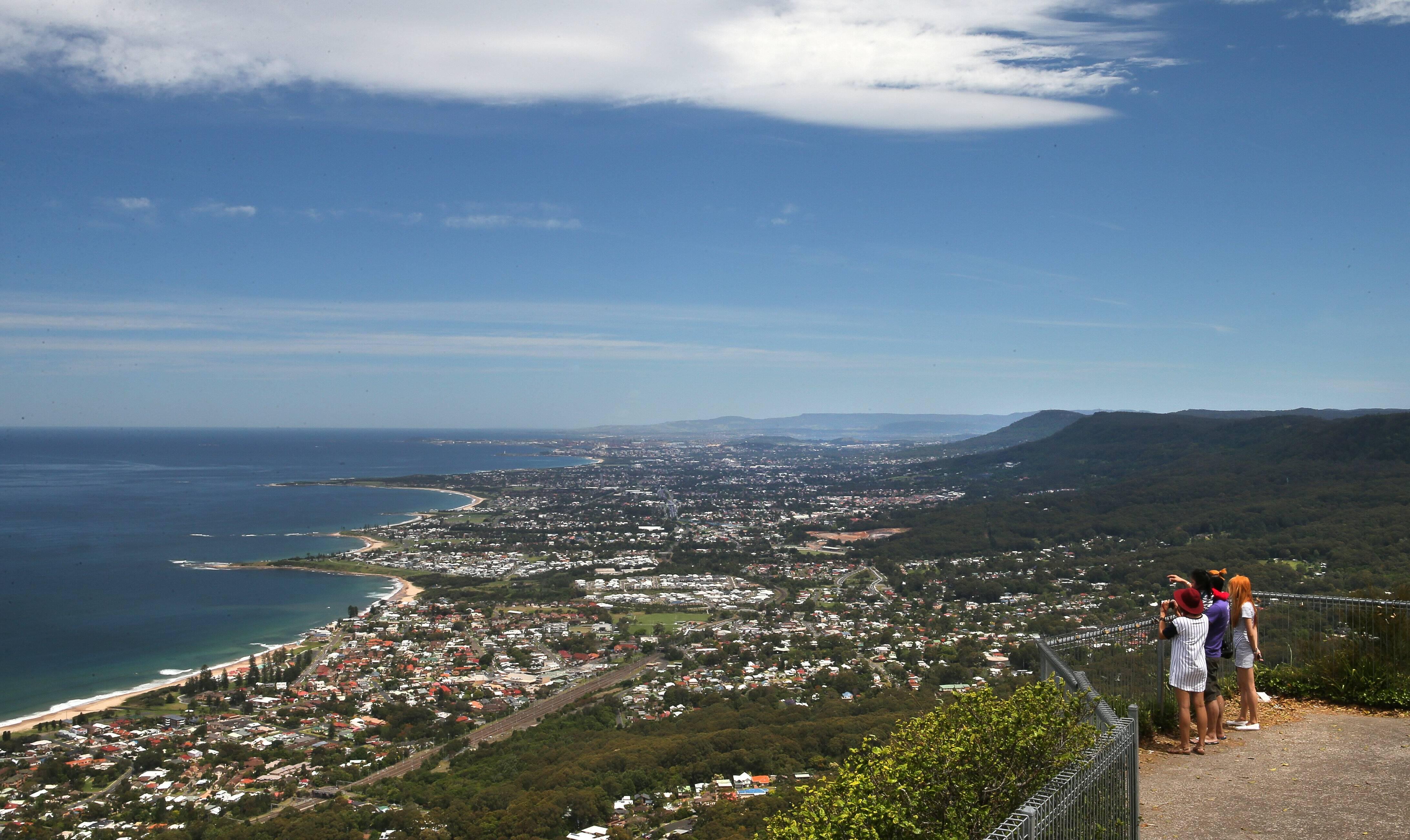 Sydney: Wollongong, Macquarie Pass, and Waterfalls Tour – Sydney, Australia