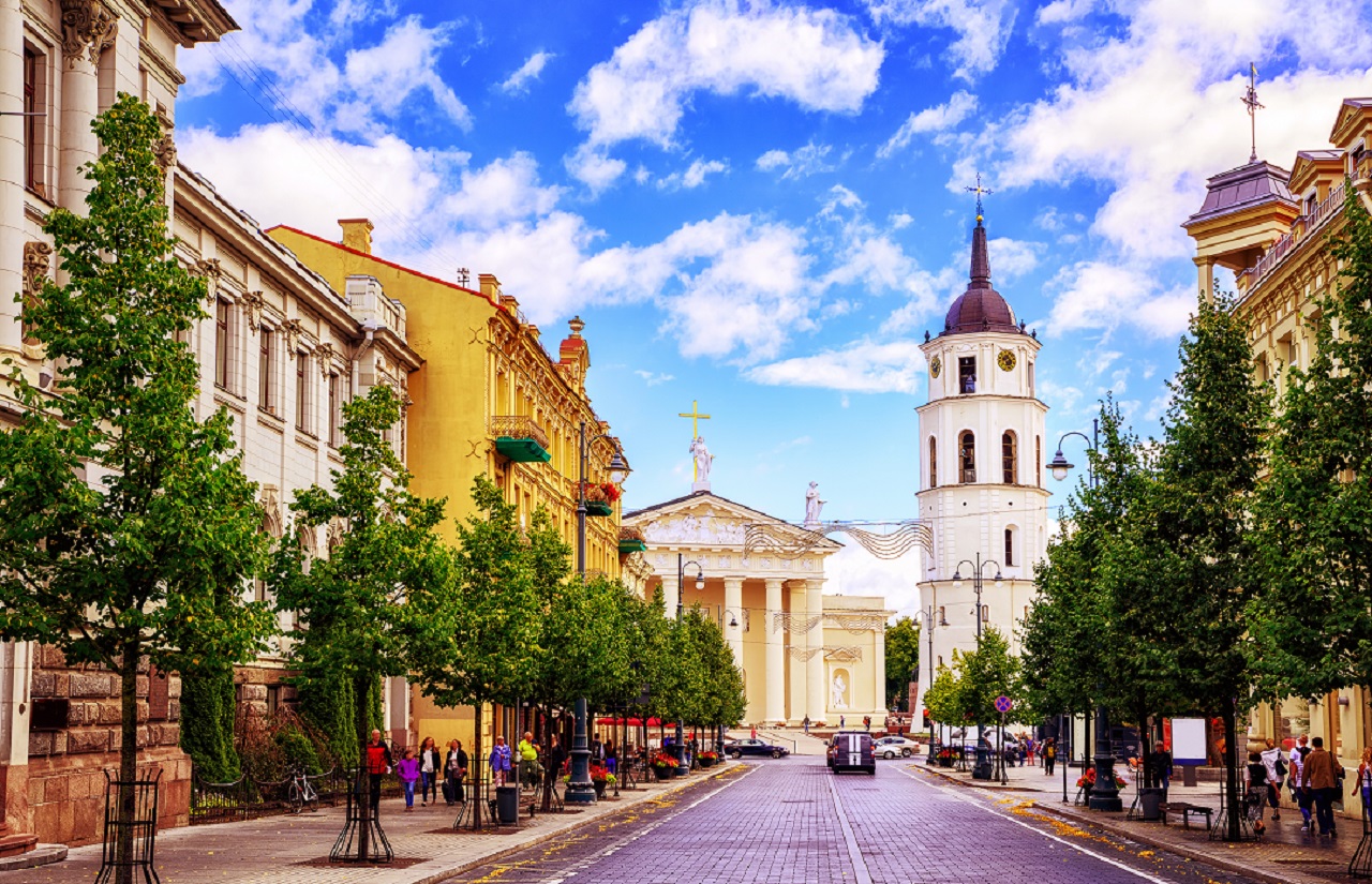 The Majestic and Royal Vilnius Private Walking Tour – Lithuania