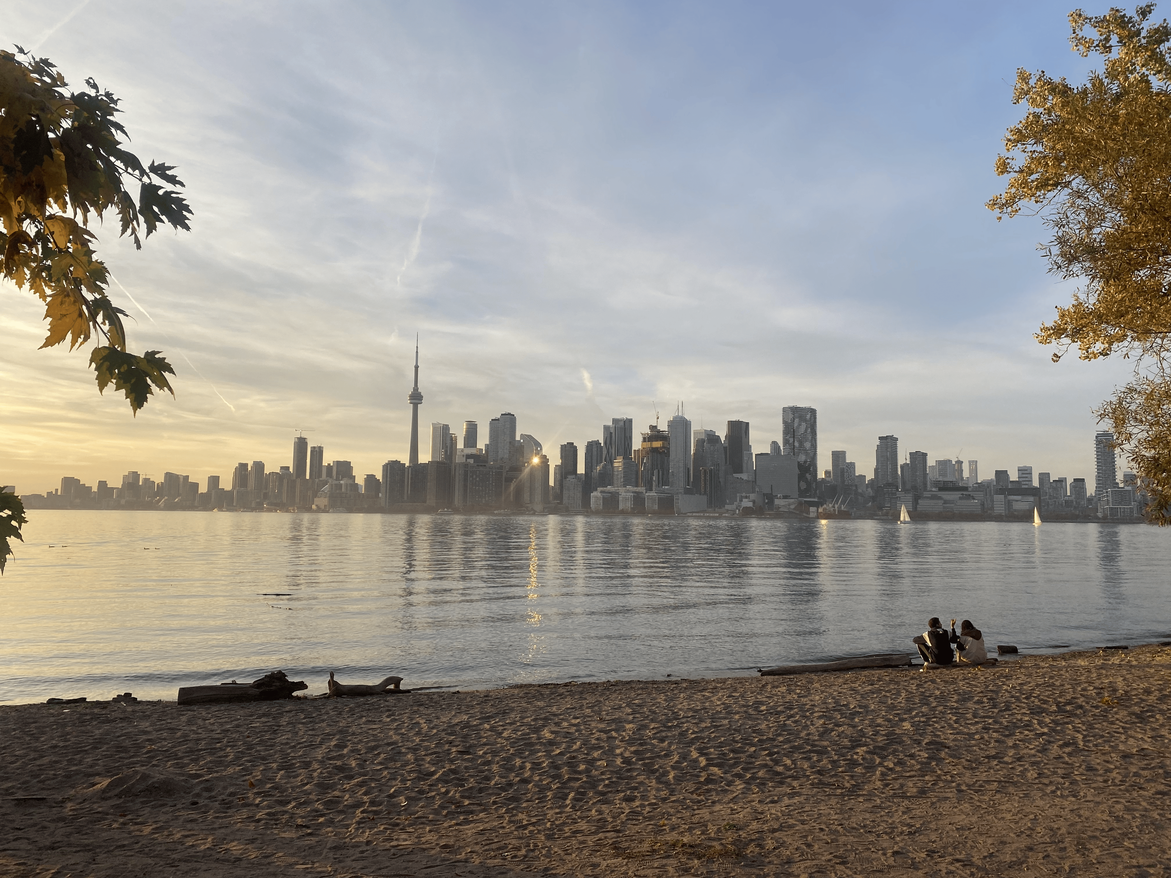 Toronto: Bus or Walking City Tour in English or French – Niagara Falls, Ontario, Canada