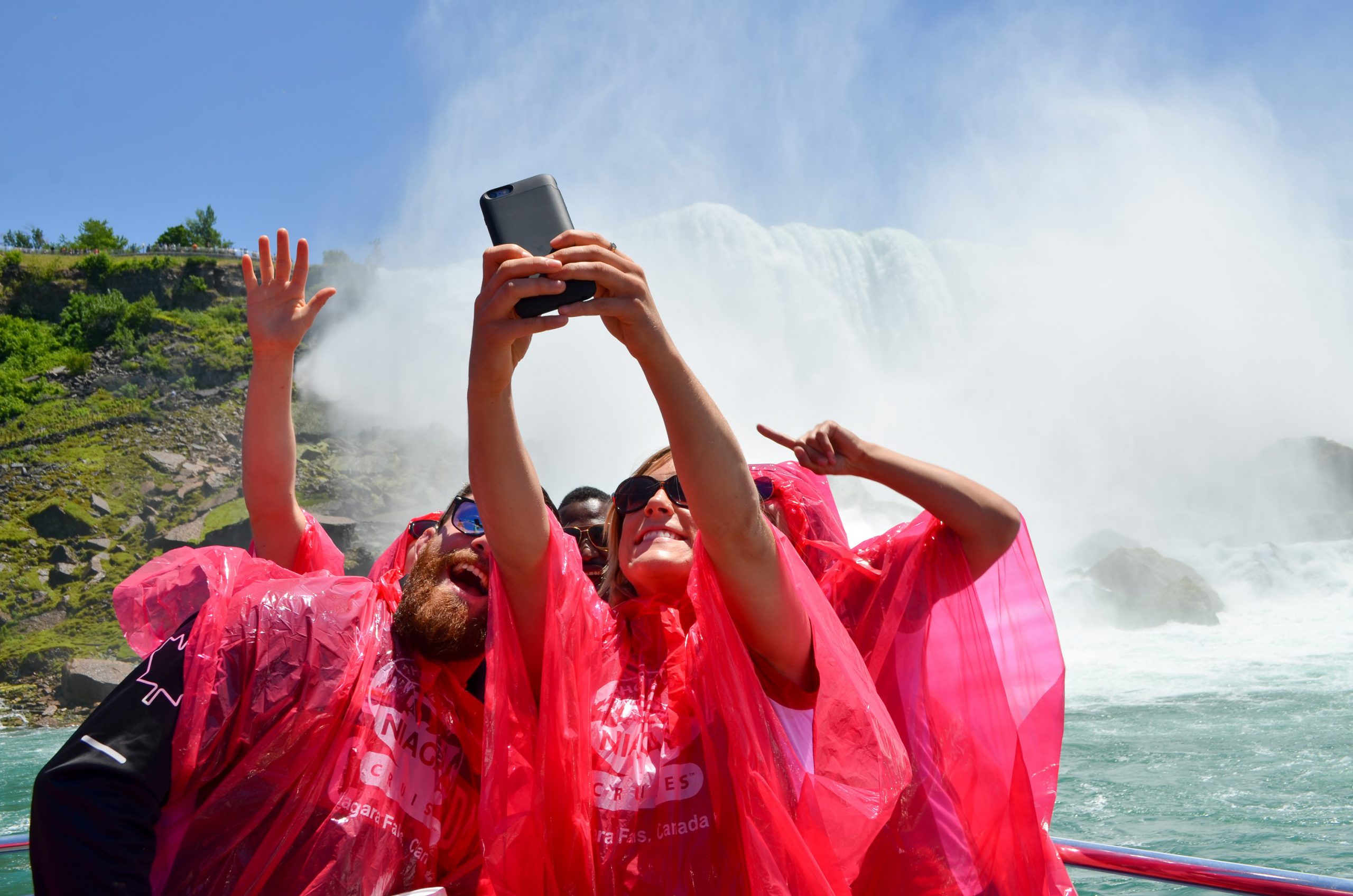 Toronto: Niagara Falls Bus Tour with Winery Visit & NOTL – Niagara Falls, Ontario, Canada