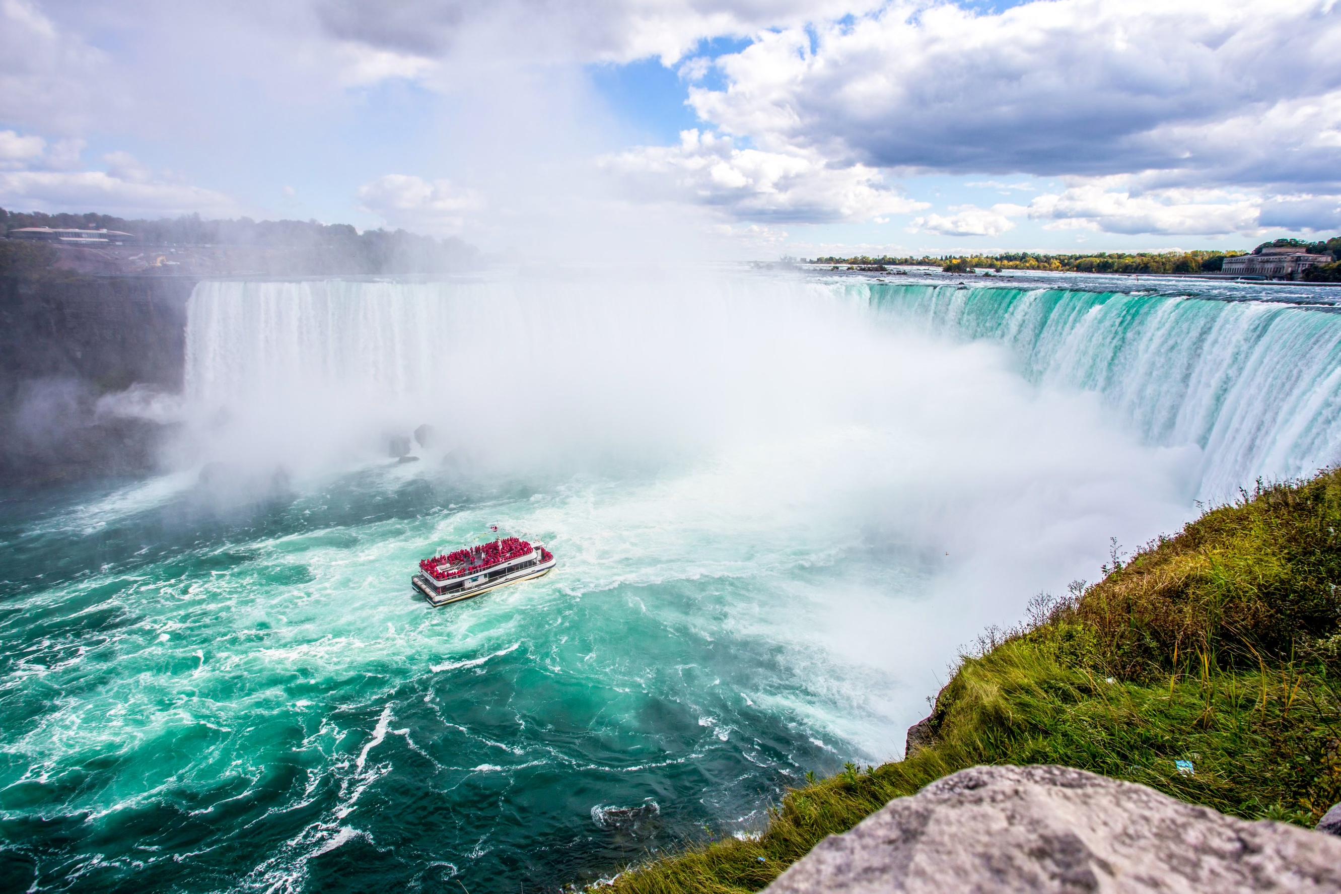 Toronto: Niagara Falls Day Tour with Optional Boat Cruise – Niagara Falls, Canada