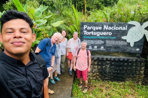 Tortuguero: Land tour in the park and guided tour in French – Tortuguero, Costa Rica