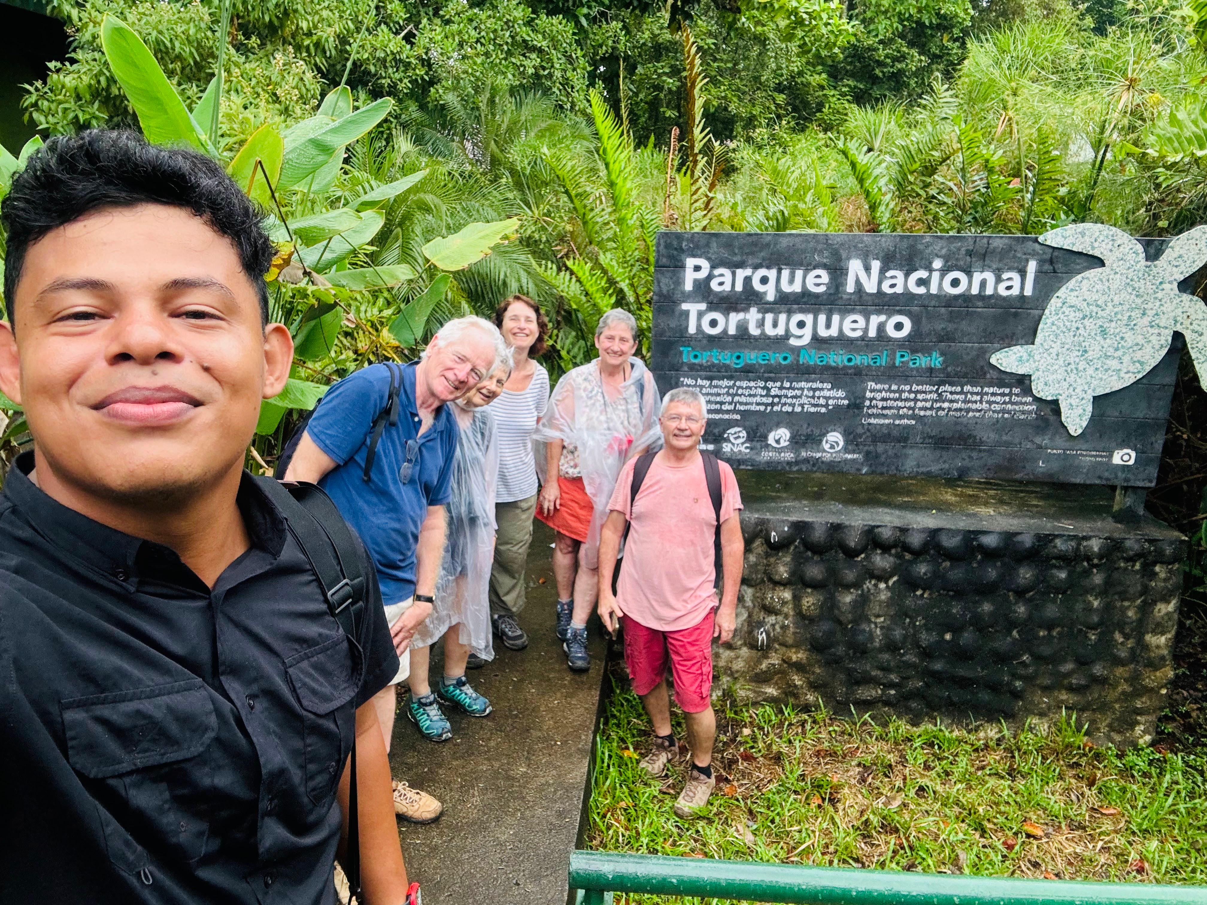 Tortuguero: Land tour in the park and guided tour in French – Tortuguero, Costa Rica