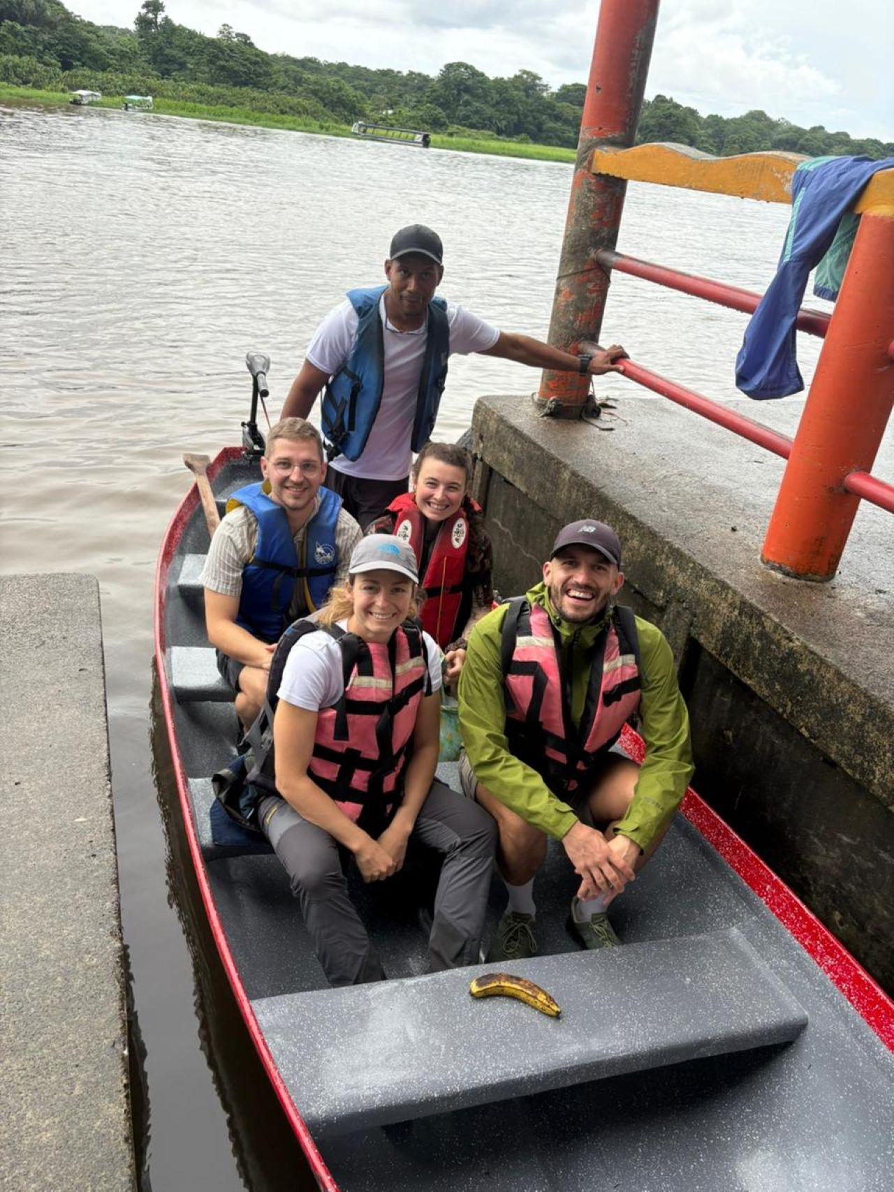 Tortuguero:Canals Canoe in electric motor and Night Hike – Tortuguero National Park, Costa Rica