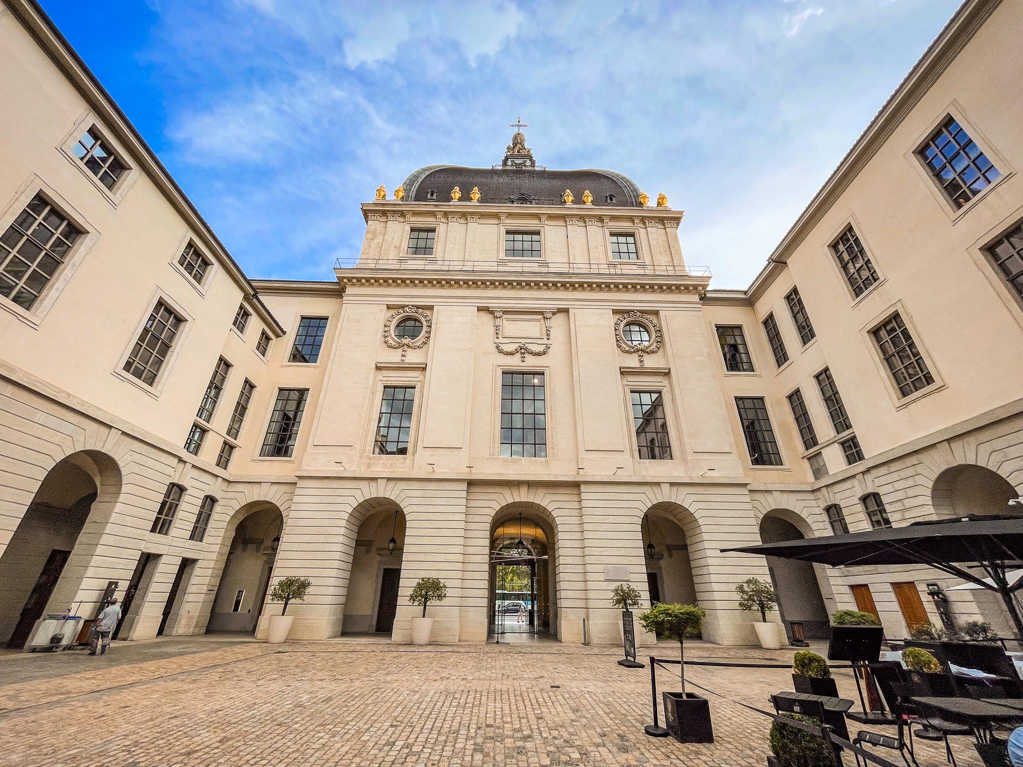 Tour of Old Lyon in Bellecour with a guide – Lyon, France