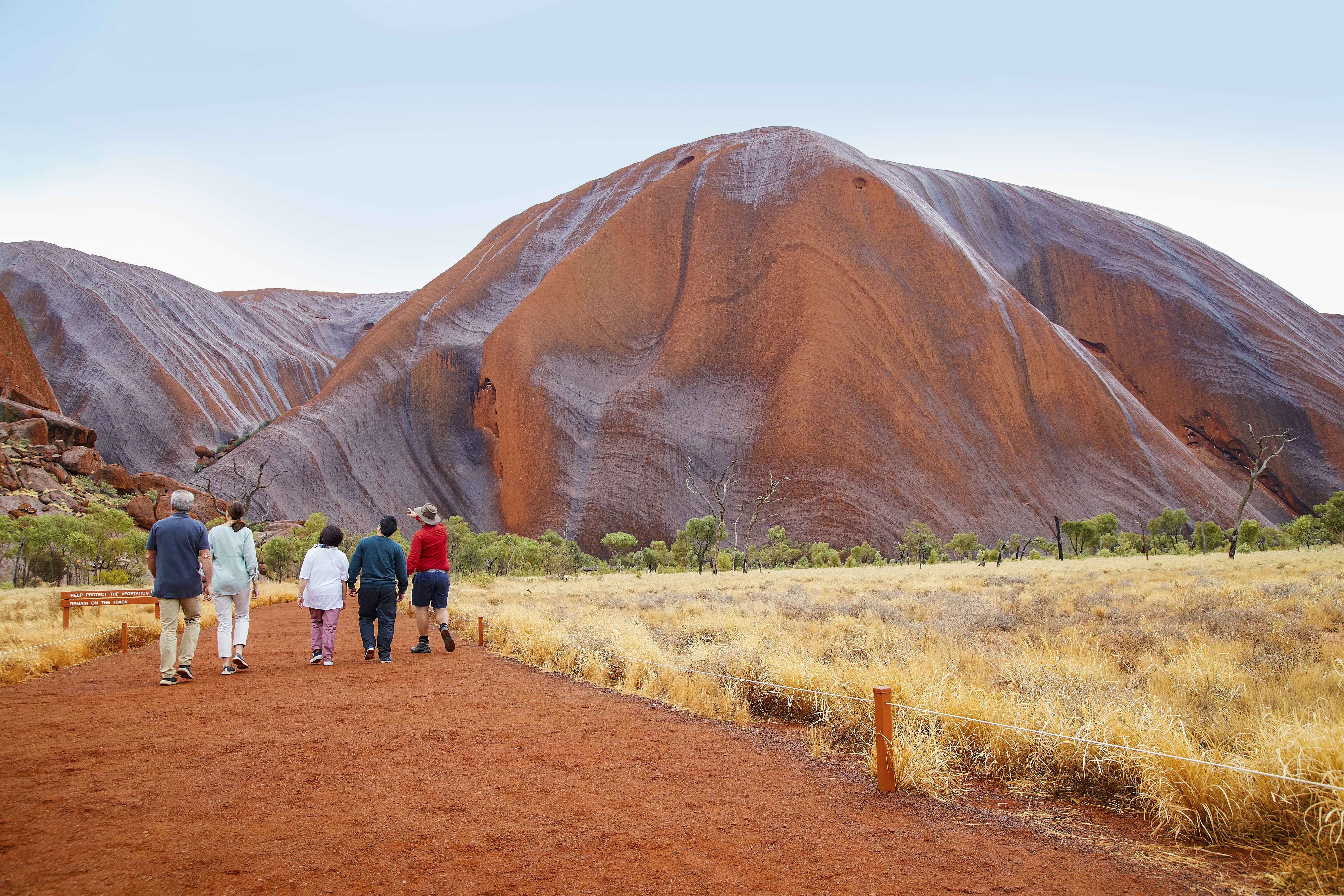 Uluru: Guided Walking Tour at Sunrise with Light Breakfast – Uluru-Kata Tjuta National Park, Australia