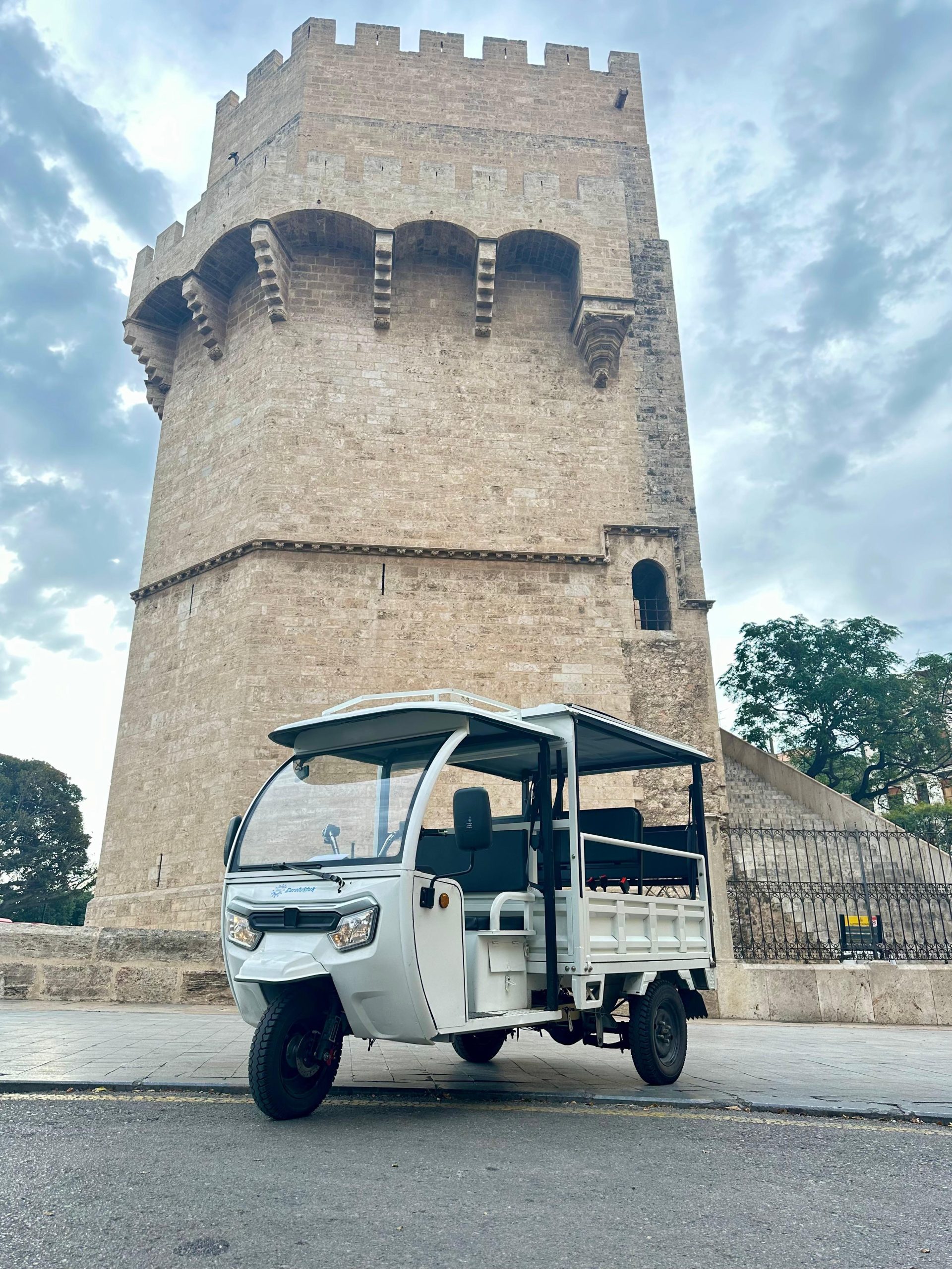 Valencia: Full 2-Hour Tuk Tuk Tour – Valencia, Spain